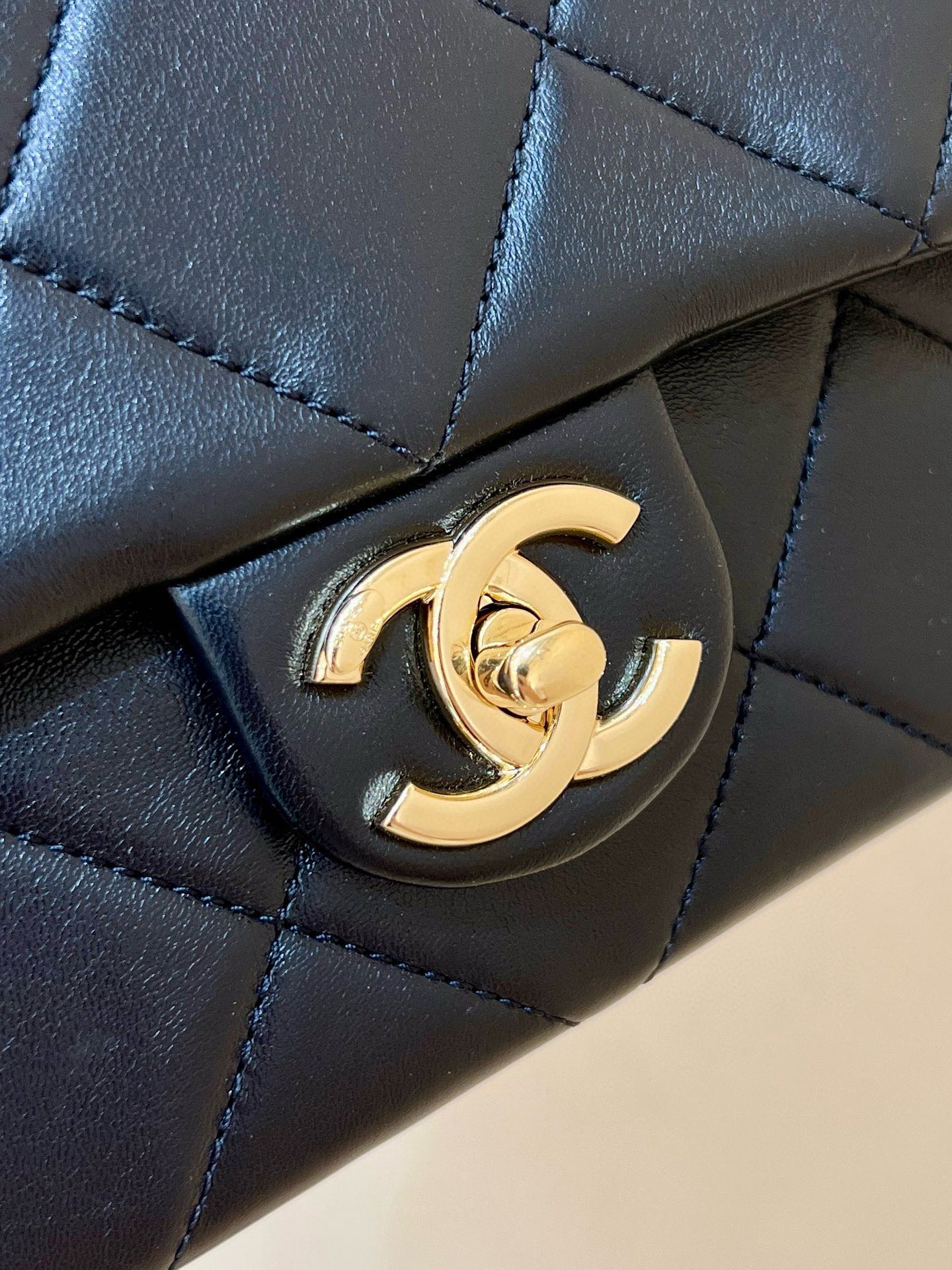 Chanel 24K Autumn and Winter Series Thick Chain Underarm Bag AS5174