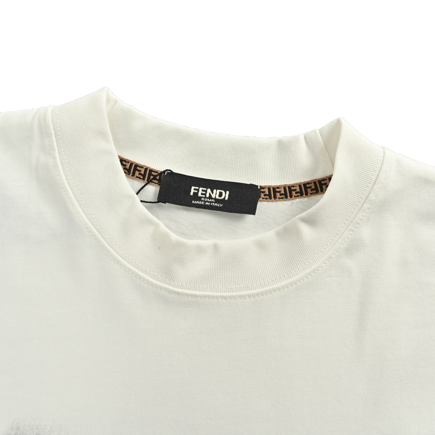 Fendi 25ss rendered lettering logo printed short sleeves