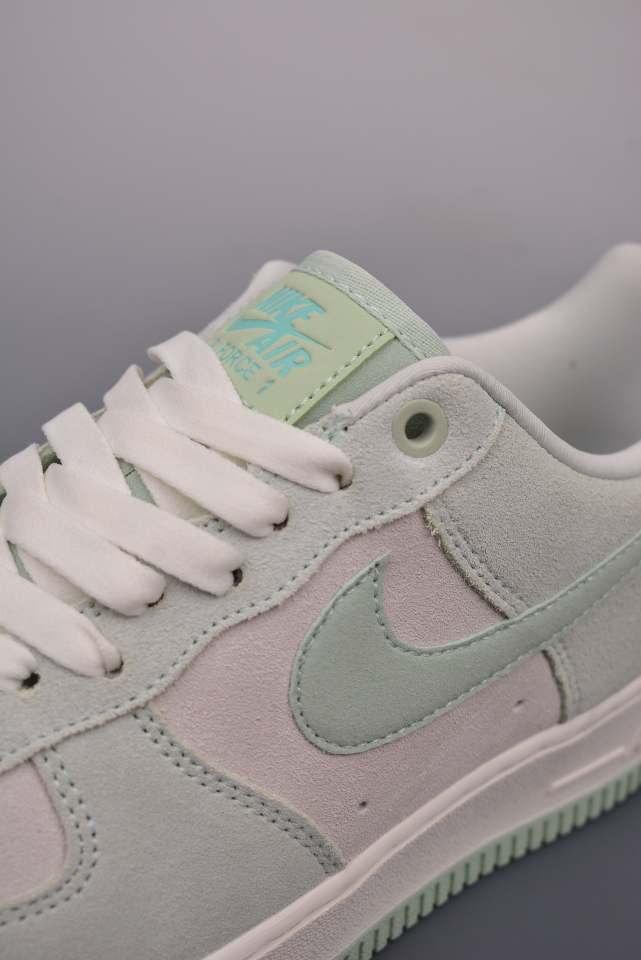 Nike Wmns Air Force 1'07 LowSpruce AuraPistachio Frost HQ1497-099