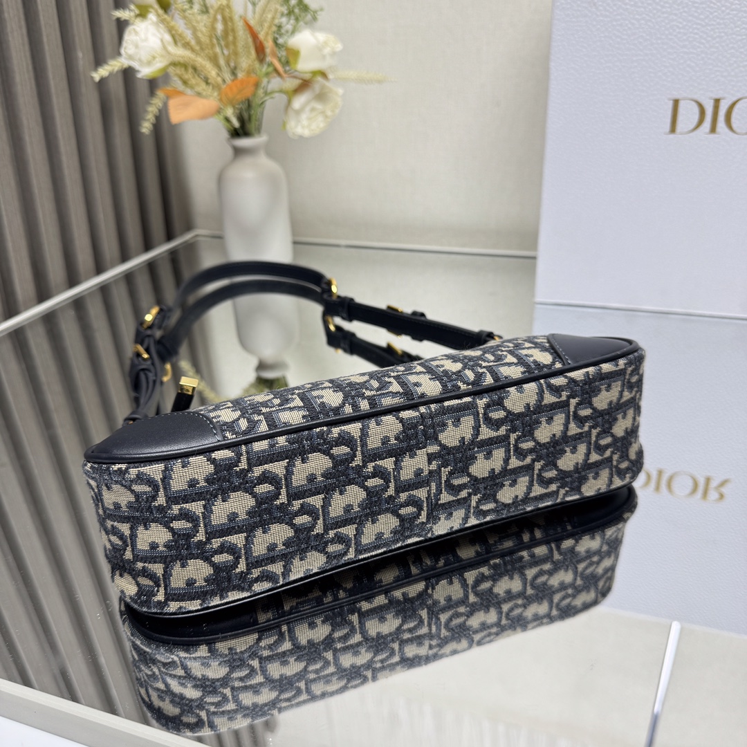 Dior 30Montaigne series mini handbag 2398