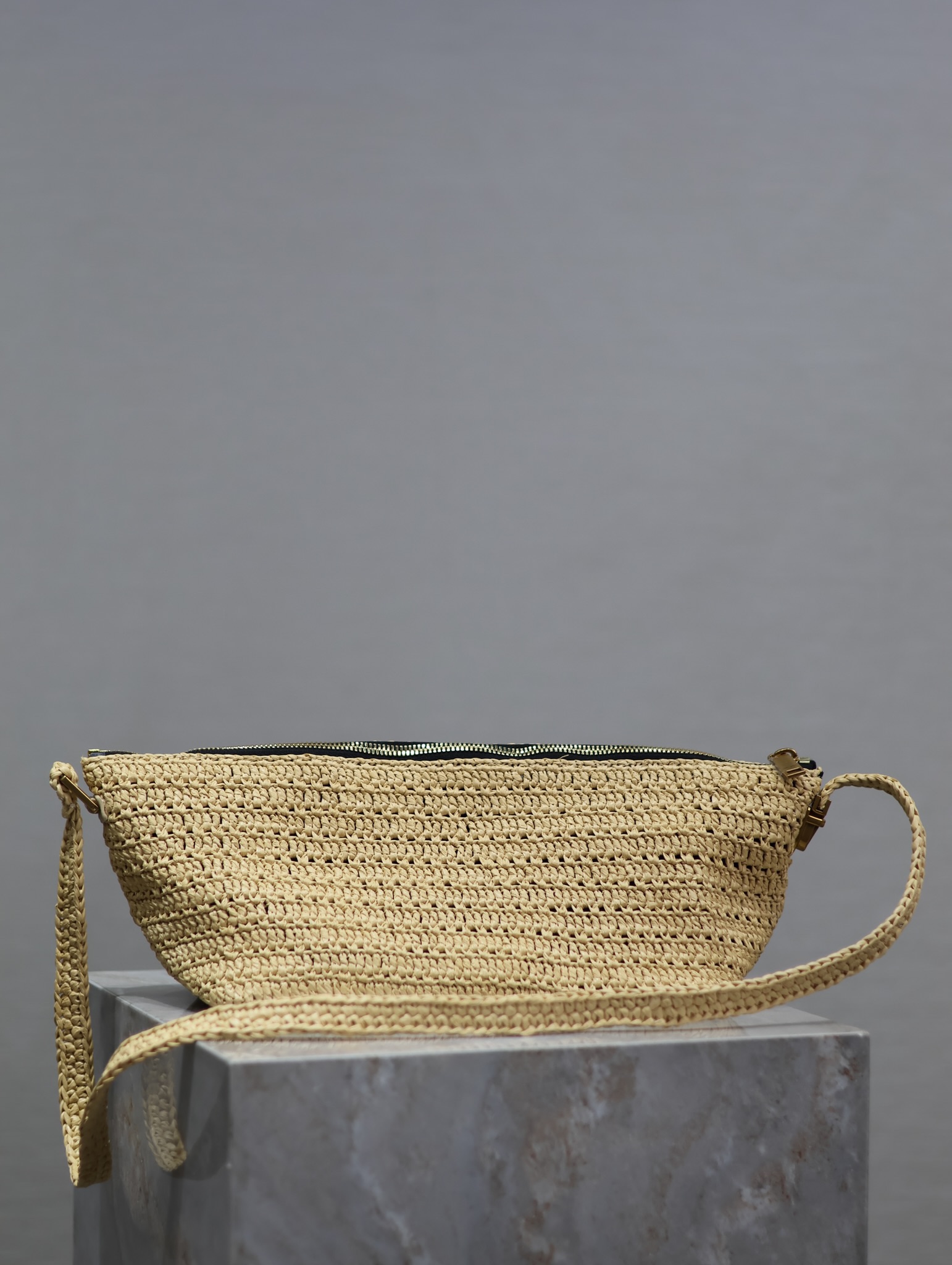 Yves Saint Laurent Crossbody bag Raffia woven bag 667490