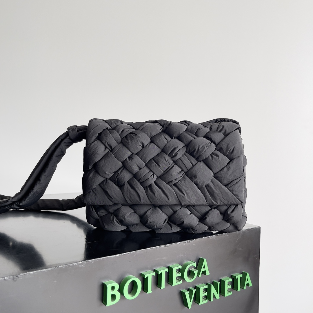 Bottega Veneta RUMPLE MESSENGER Crossbody Bag 795498