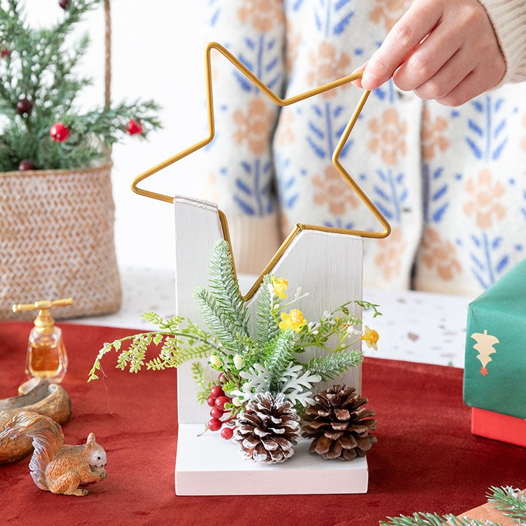 🎄Handcrafted LED Star Pinecone Christmas Decorations with Wooden Base