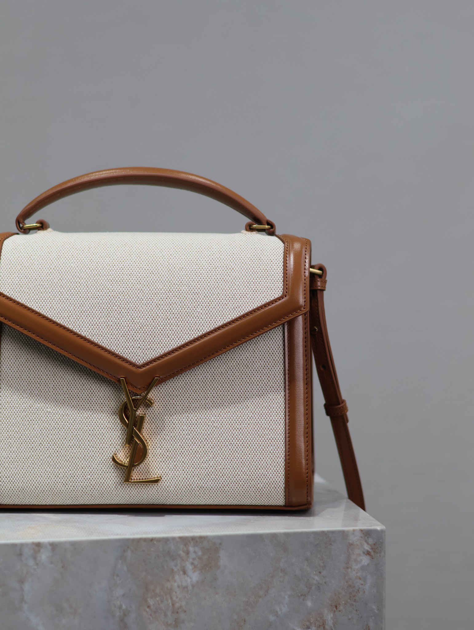 Yves Saint Laurent CASSANDRA Handbag 578000