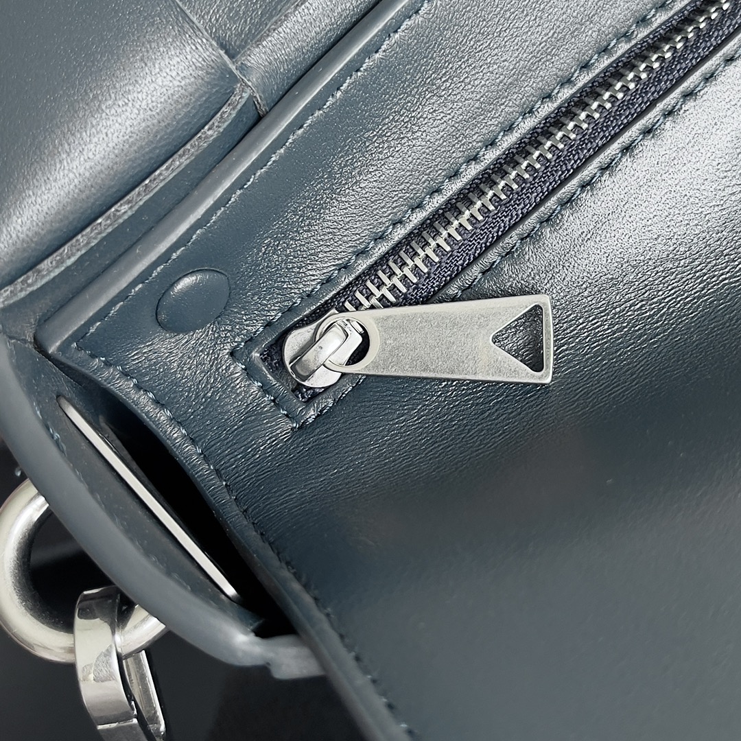 Bottega Veneta cassette bag 741777