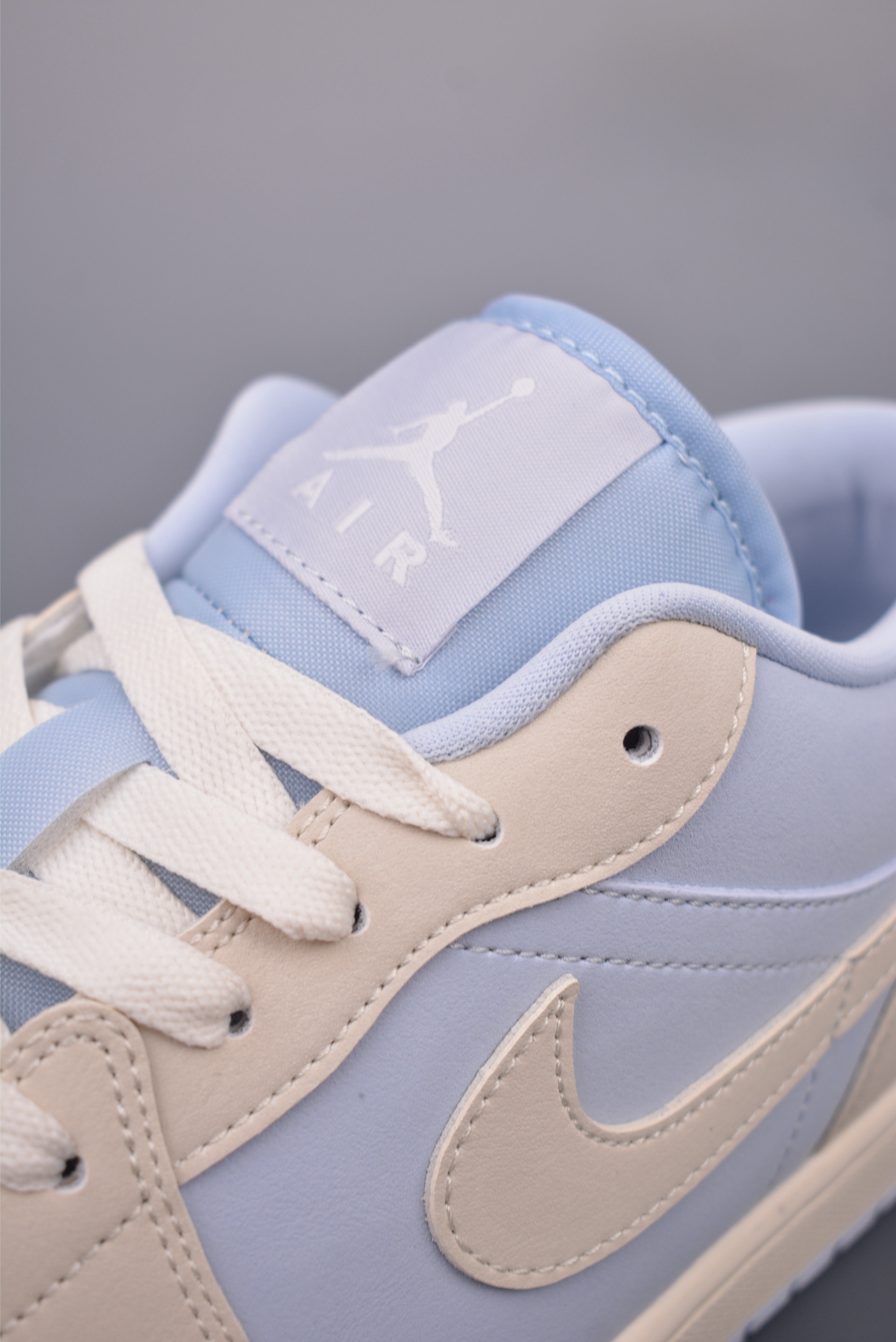 Nike Wmns Air Jordan 1 Low GS White Blue Gray IB4003-407