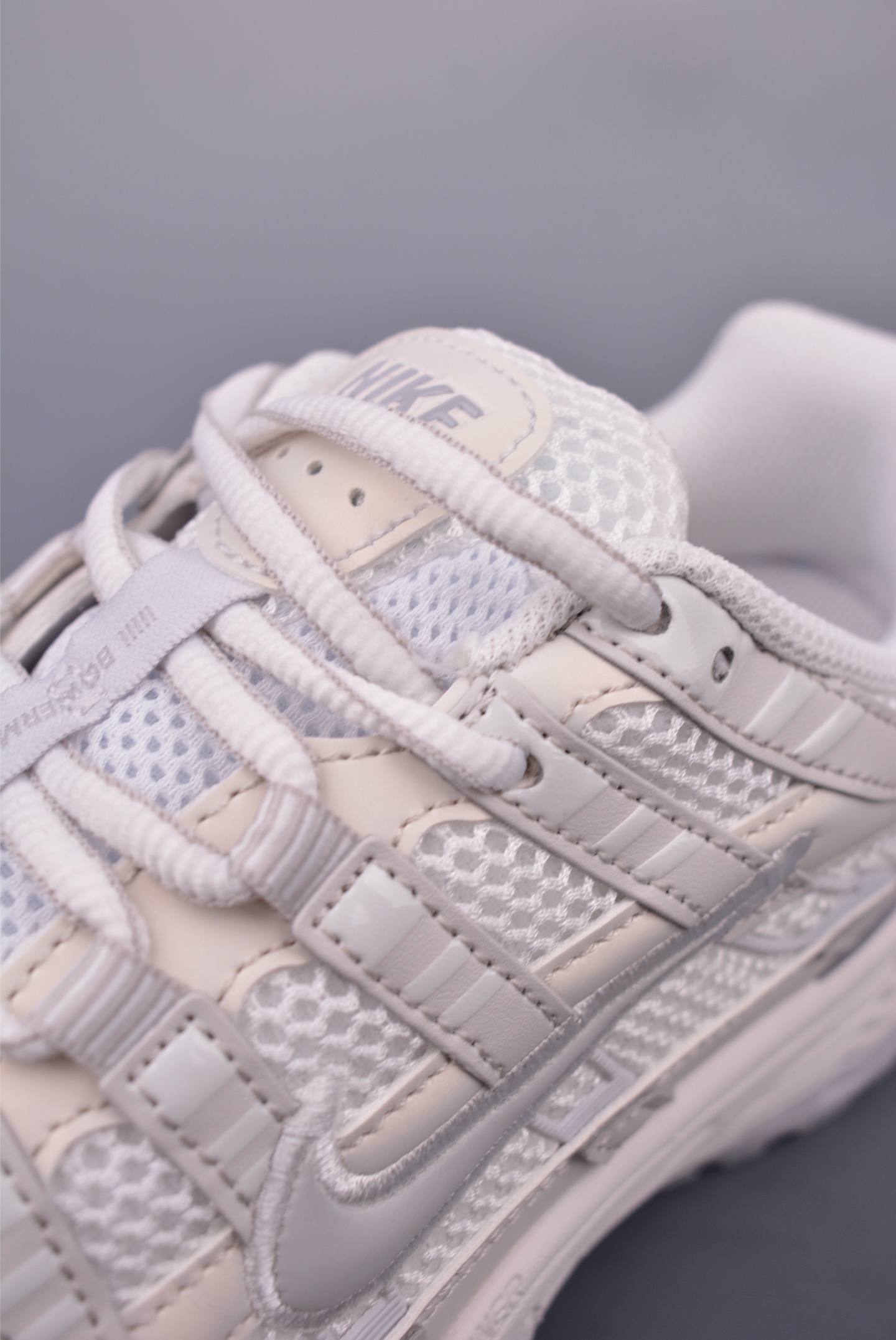 Nike Initiator Running Shoes White and Grey IF1756-100