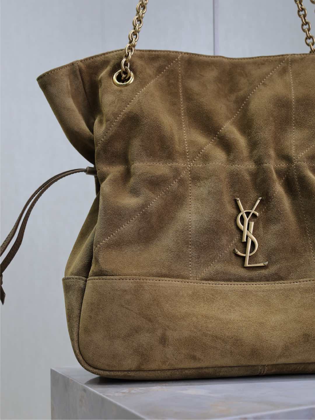 Yves Saint Laurent Jamie 4.3 Large CHON Bucket Bag 809824