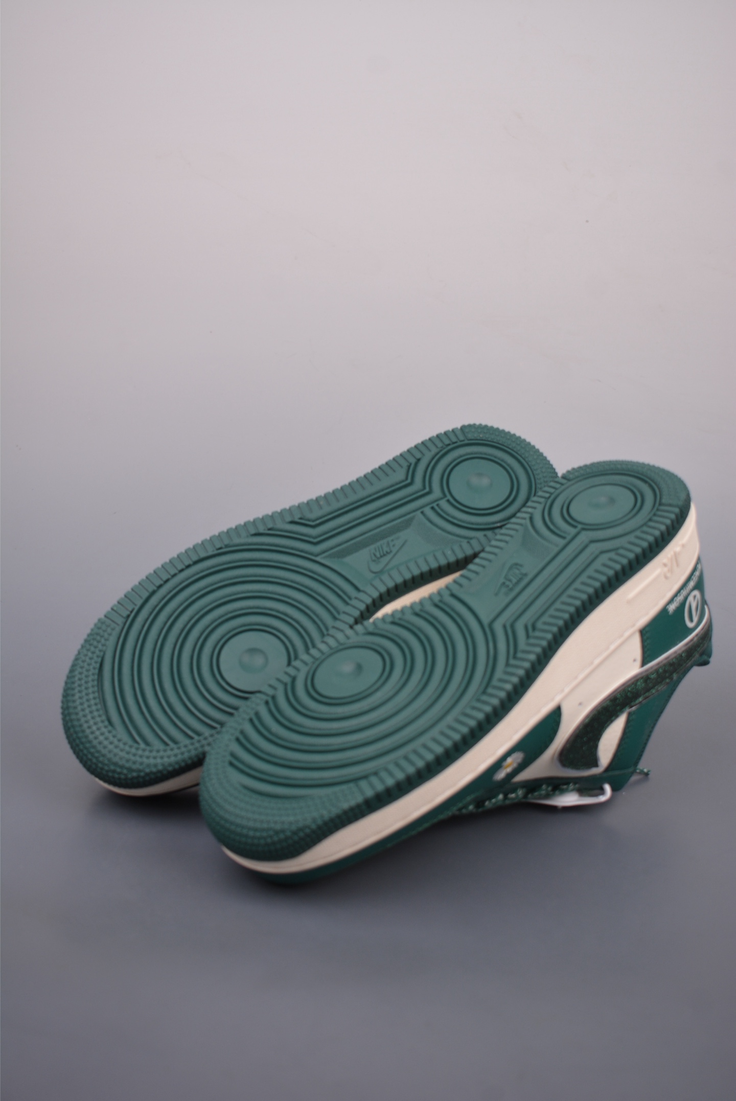 Nike Air Force 1’07 Low Dark Green and White Daisy QY6818-617