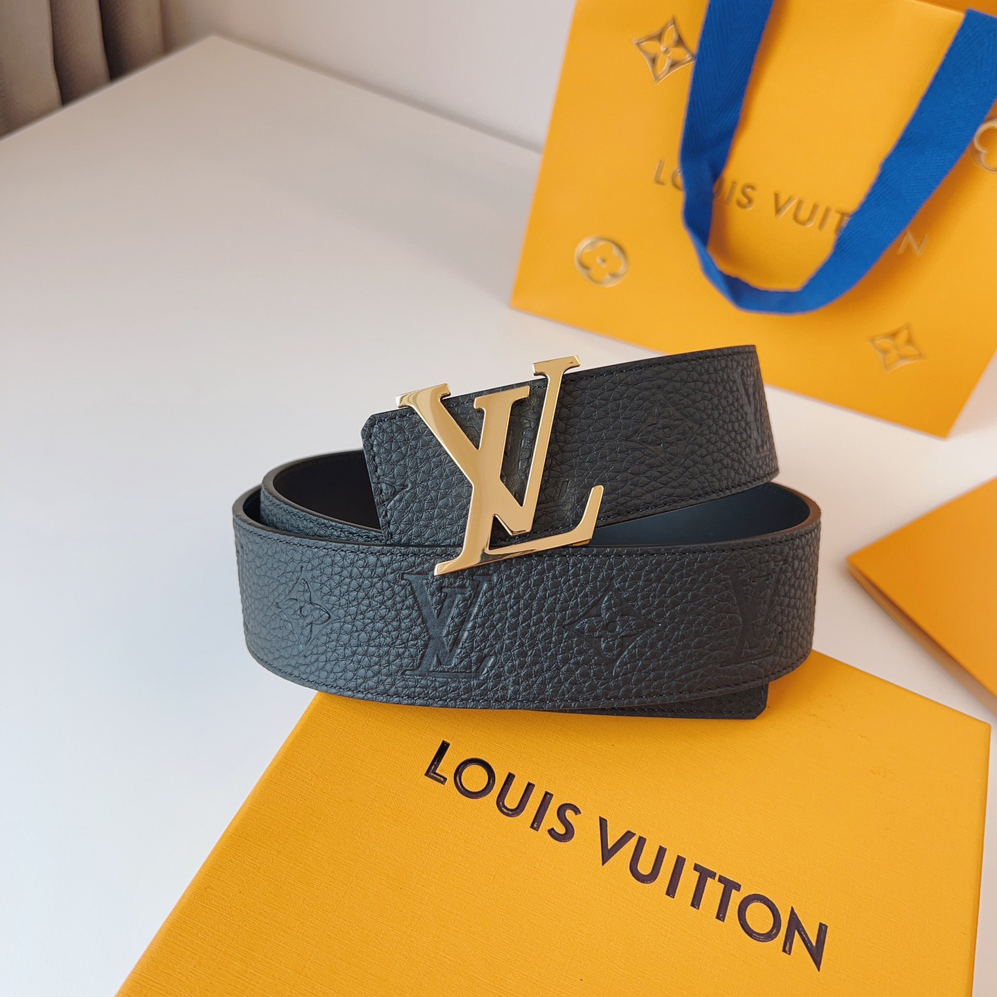 Louis Vuitton double-sided men's belt with monogram, 4cm width