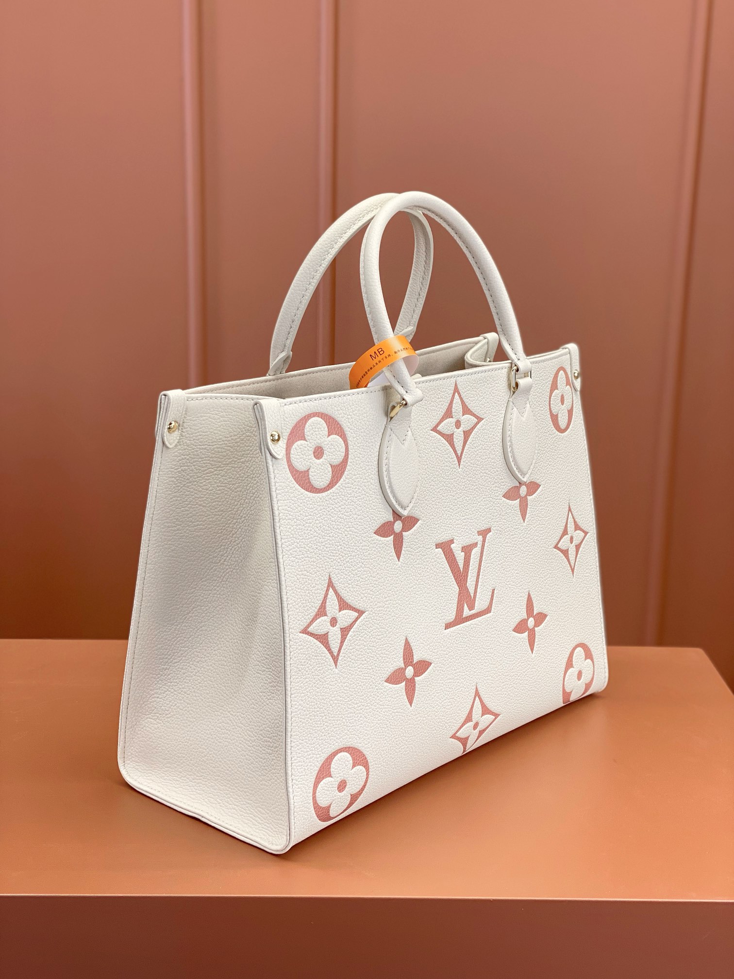 Louis Vuitton ONTHEGO Medium Handbag M21575