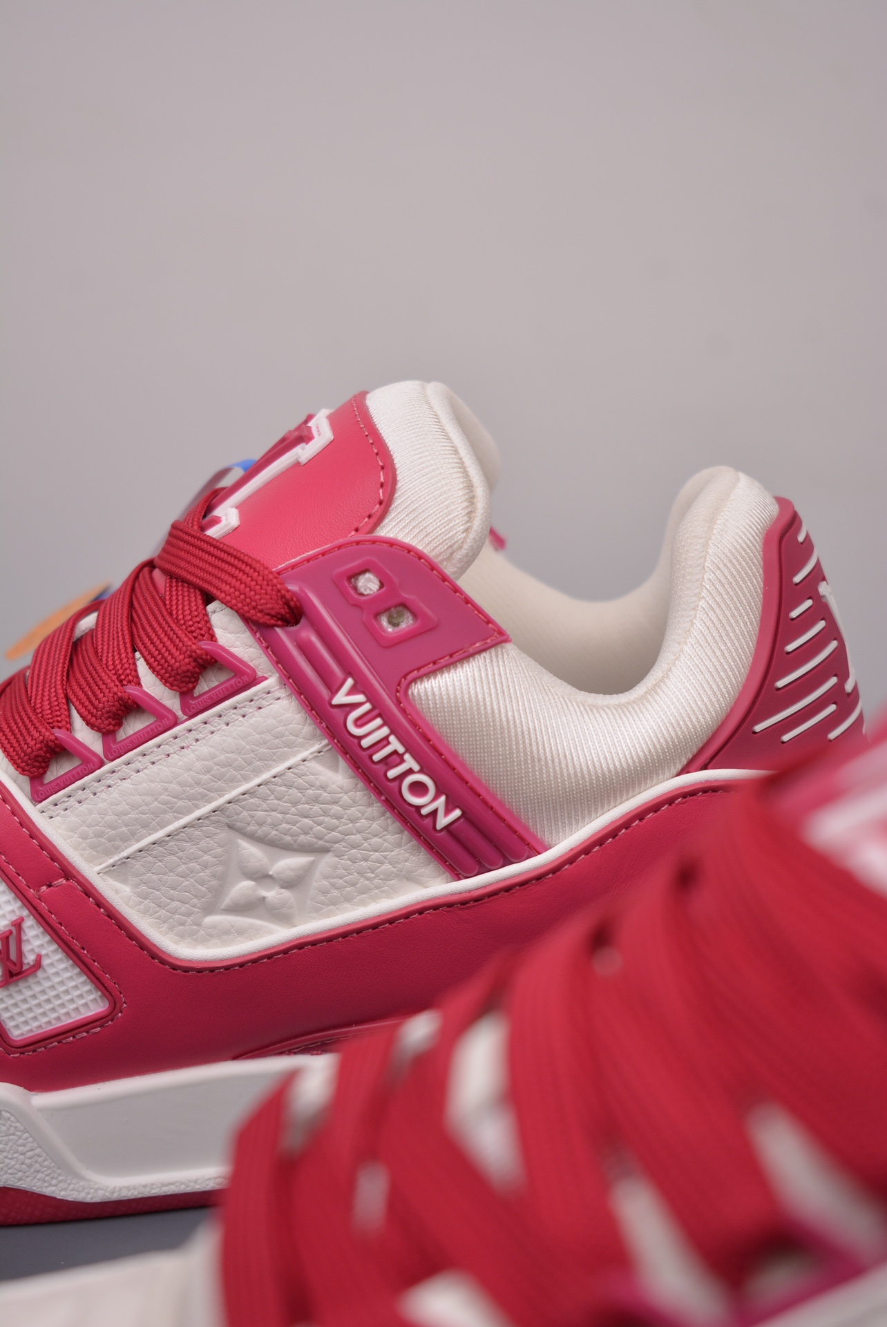 Louis Vuitton Trainer Sneaker Low Rose Red and White Embossed 1AA6WJ