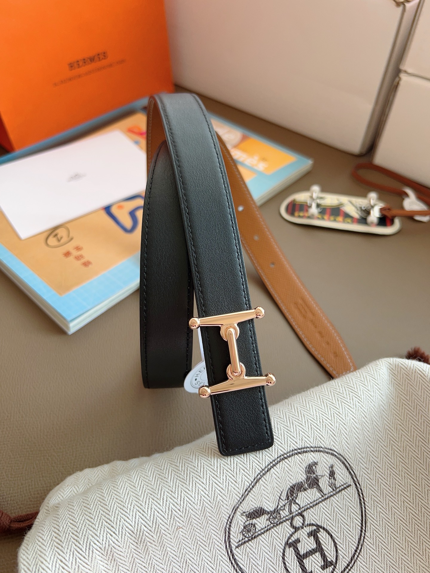 Hermès 2025 New Women's Double-Sided Belt 2.4cm Width