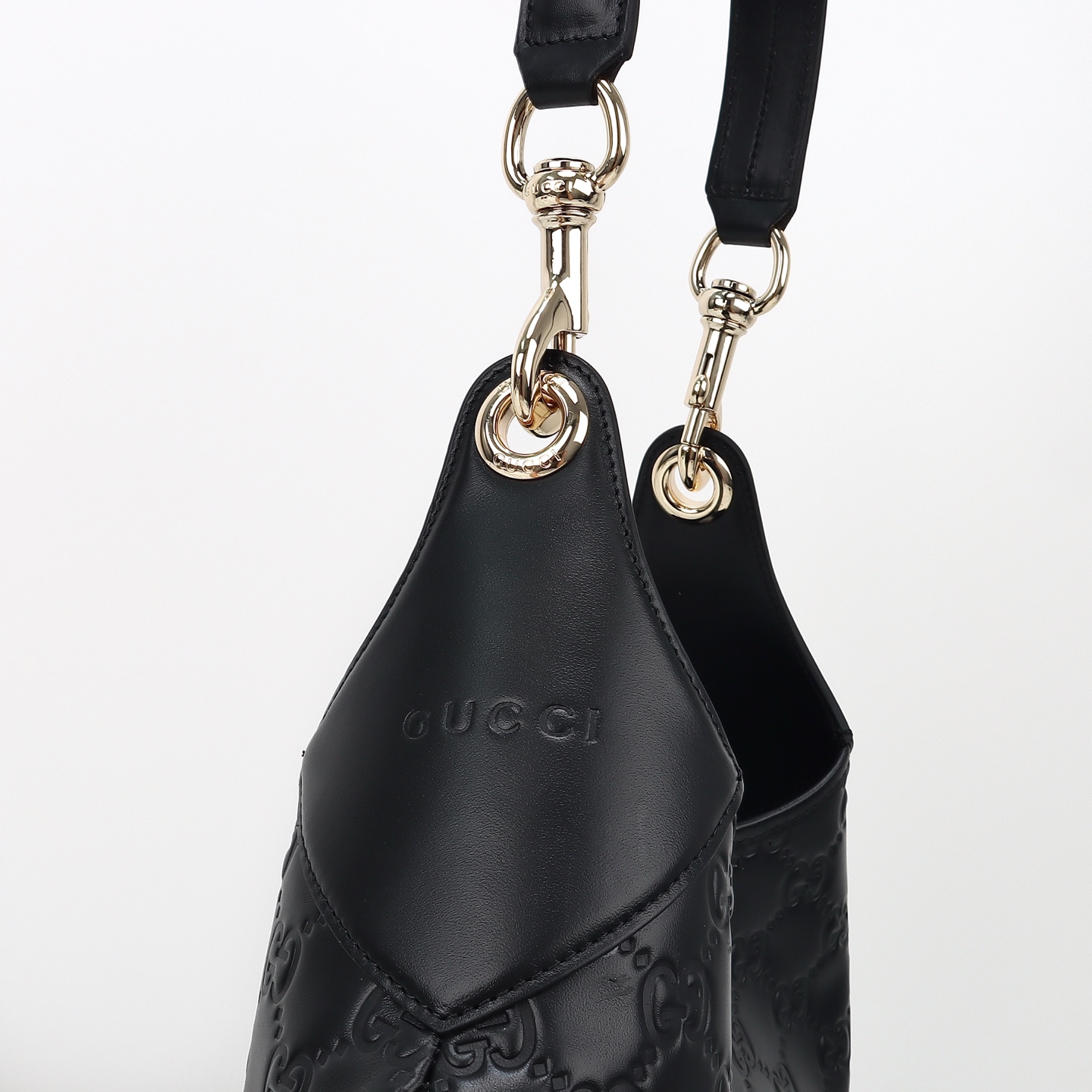Gucci B medium shoulder bag 834981 AAEXI 1000