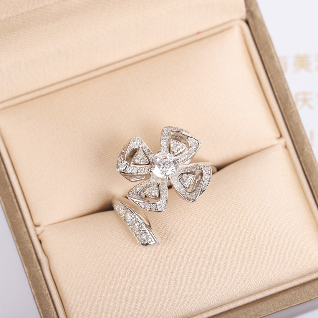 Bulgari diamond hollow flower ring