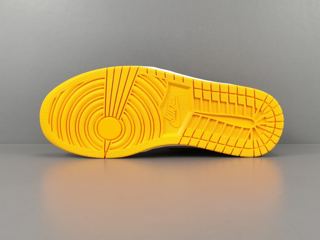 Nike Air Jordan 1 Retro High OGYellow Toe 555088-711
