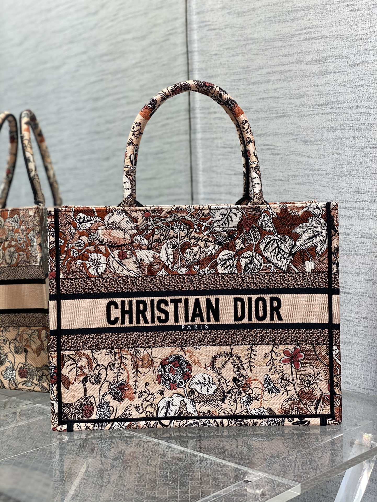 Dior embroidered tote bag medium