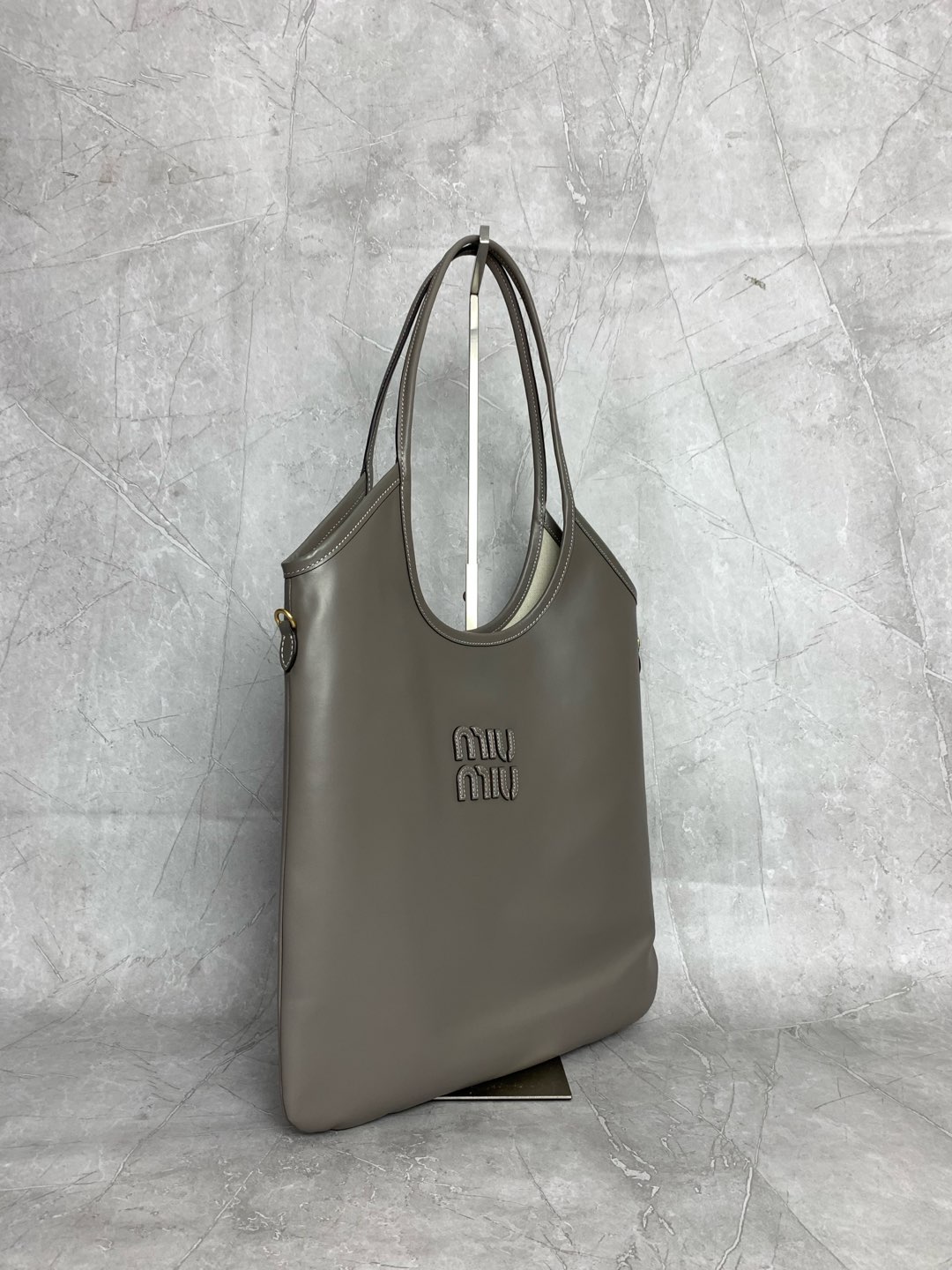 Miu Miu hobo tote 5BG231