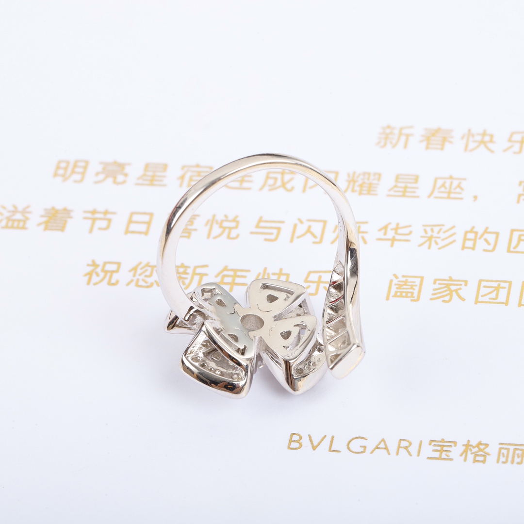 Bulgari diamond hollow flower ring