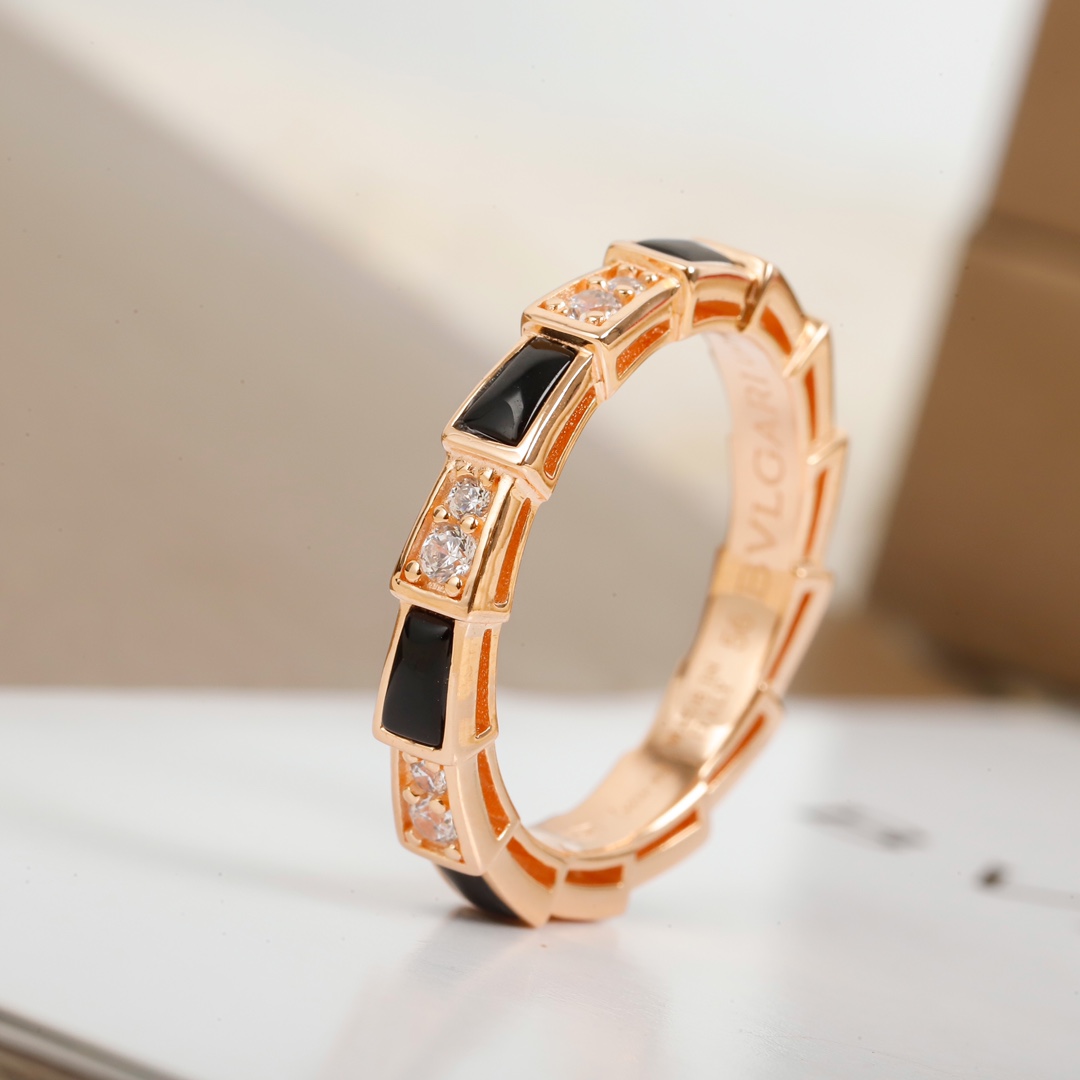 Bulgari Serpenti series mother-of-pearl diamond ring