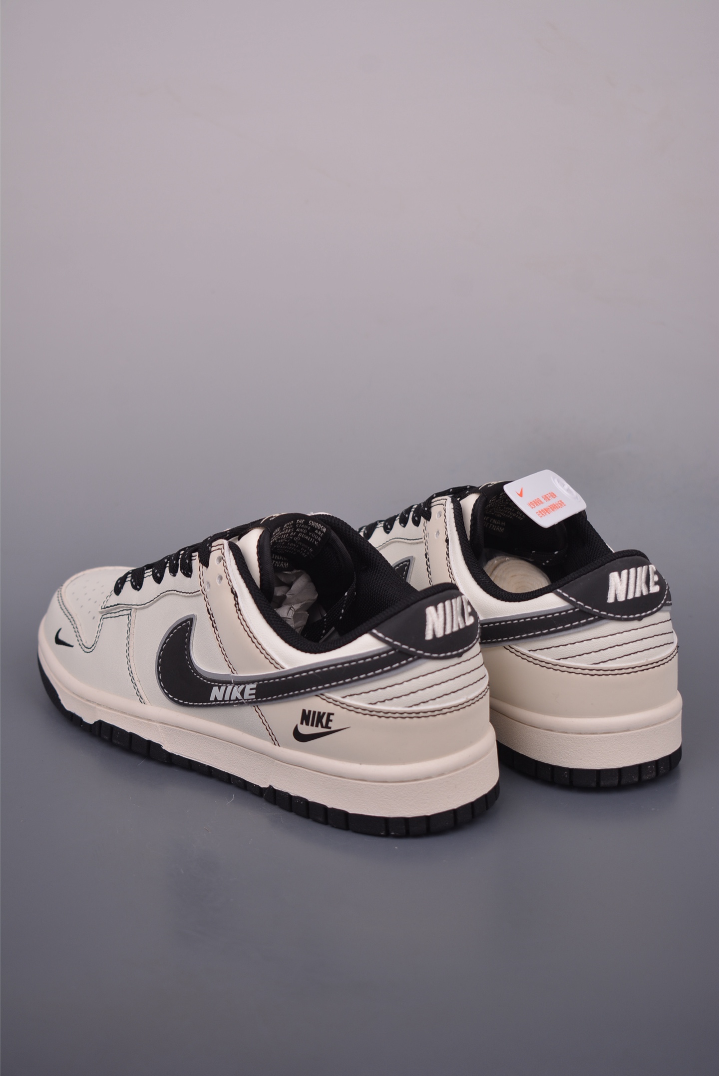 Nike SB Dunk Low “Beige Black”