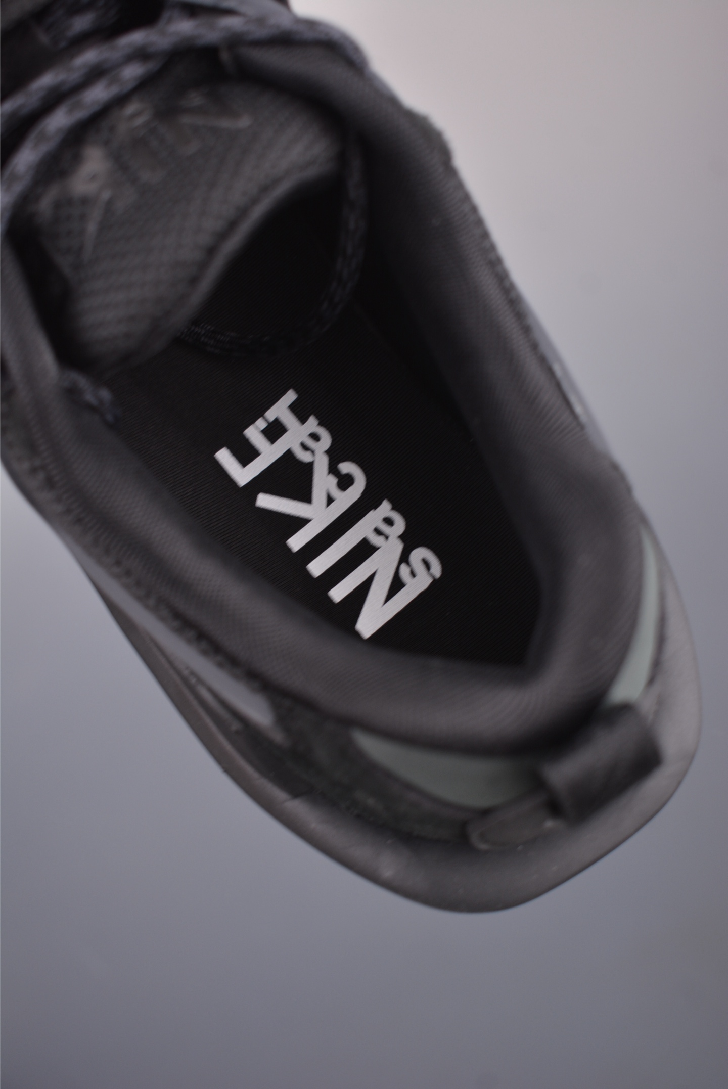 Sacai x NIKE Zegama Dome SP Black Grey running shoes HQ8618-001