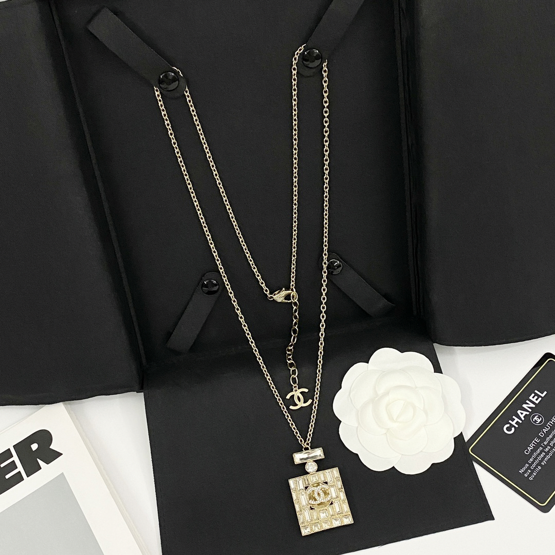 CHAN 23 rhinestone perfume bottle necklace