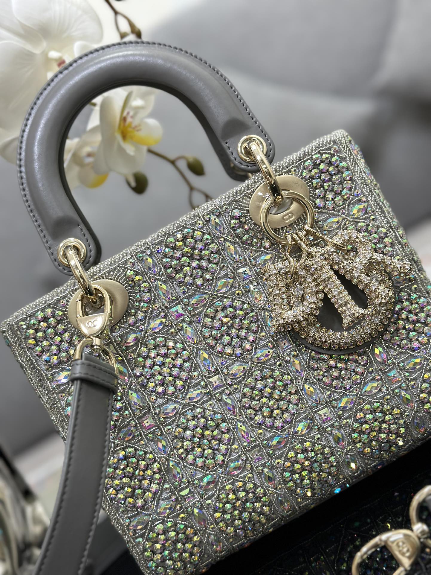 Dior Lady four-grid embroidery rhinestone pink M0538