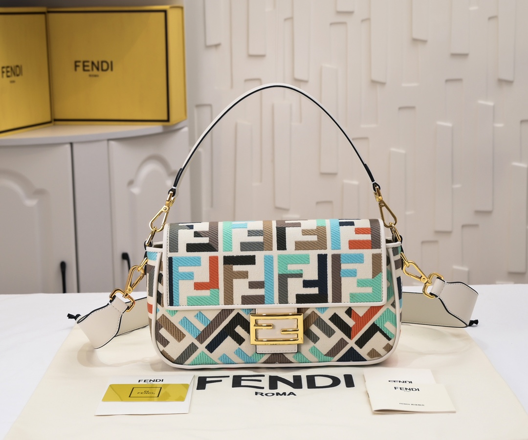 FENDI Baguette Shoulder Bag 1002