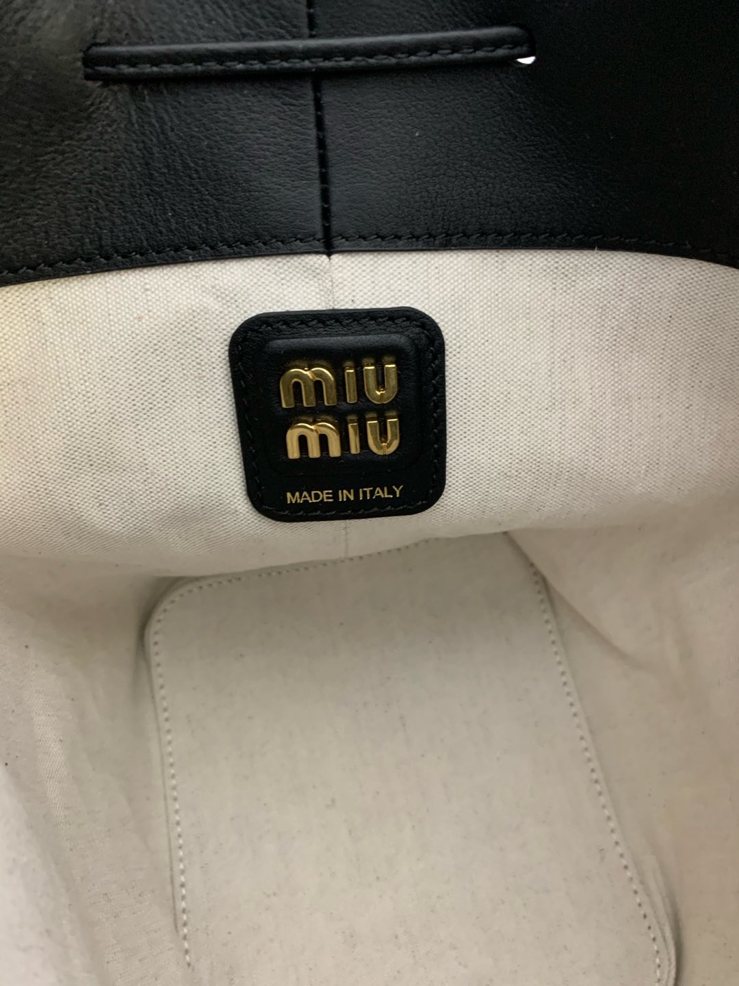 Miu Miu Bucket Bag 5BE090