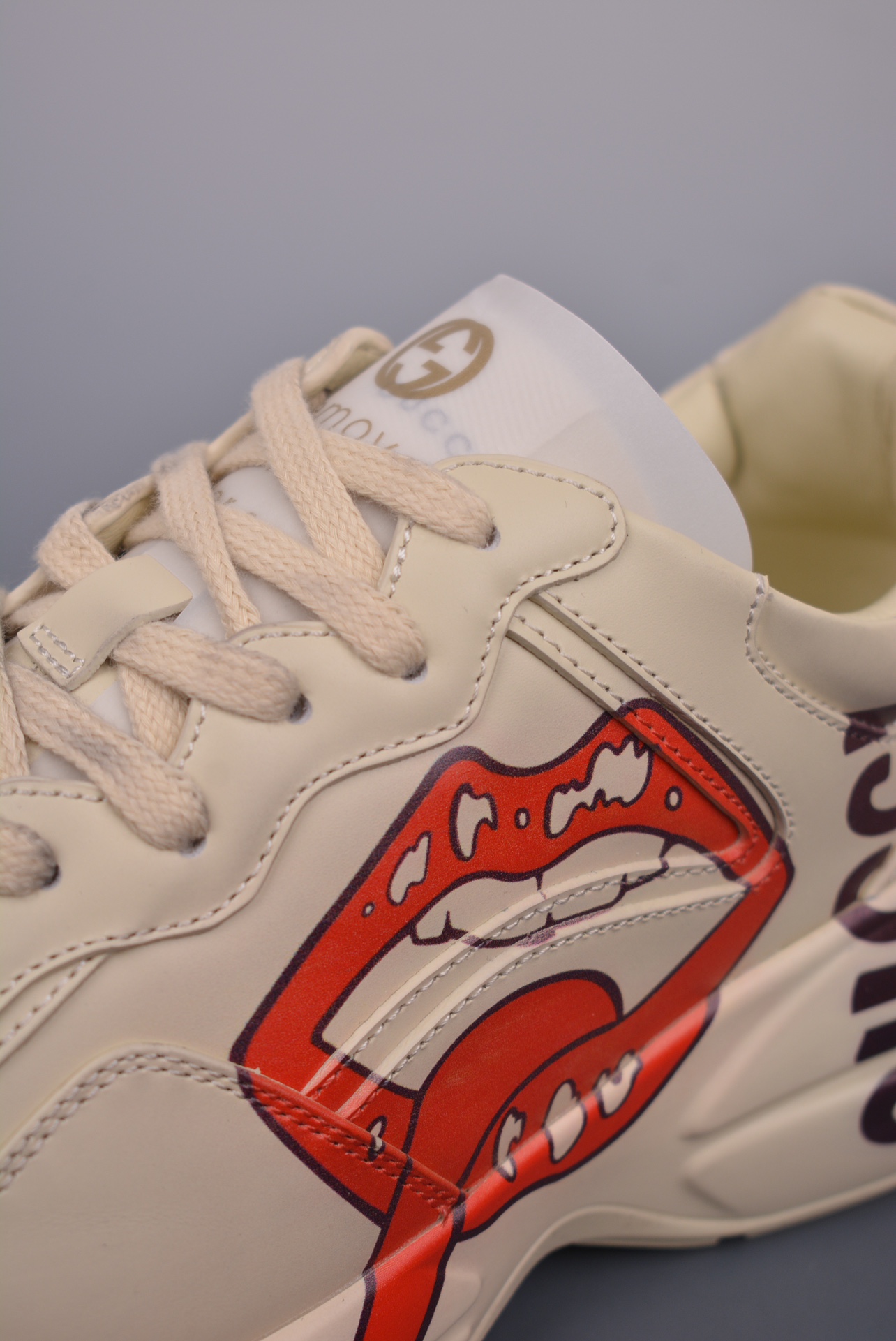 Gucci Ivory White Lips Print