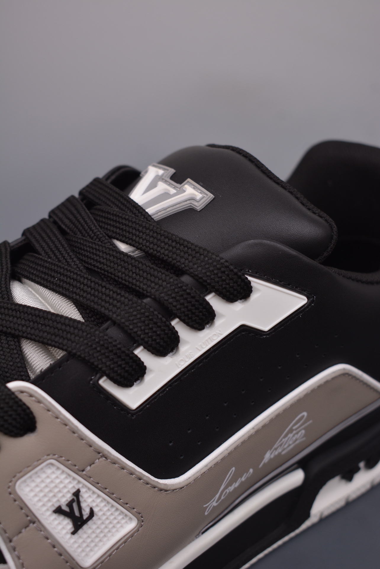 Louis Vuitton Trainer Sneaker Low Black, Grey and White 1AA6WA