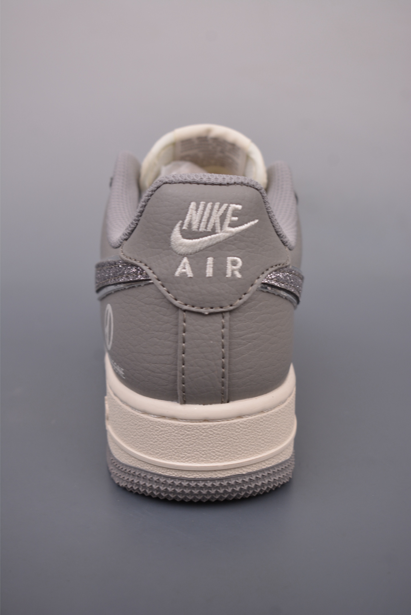 Nike Air Force 1’07 Low Grey and White Daisy QY6818-614