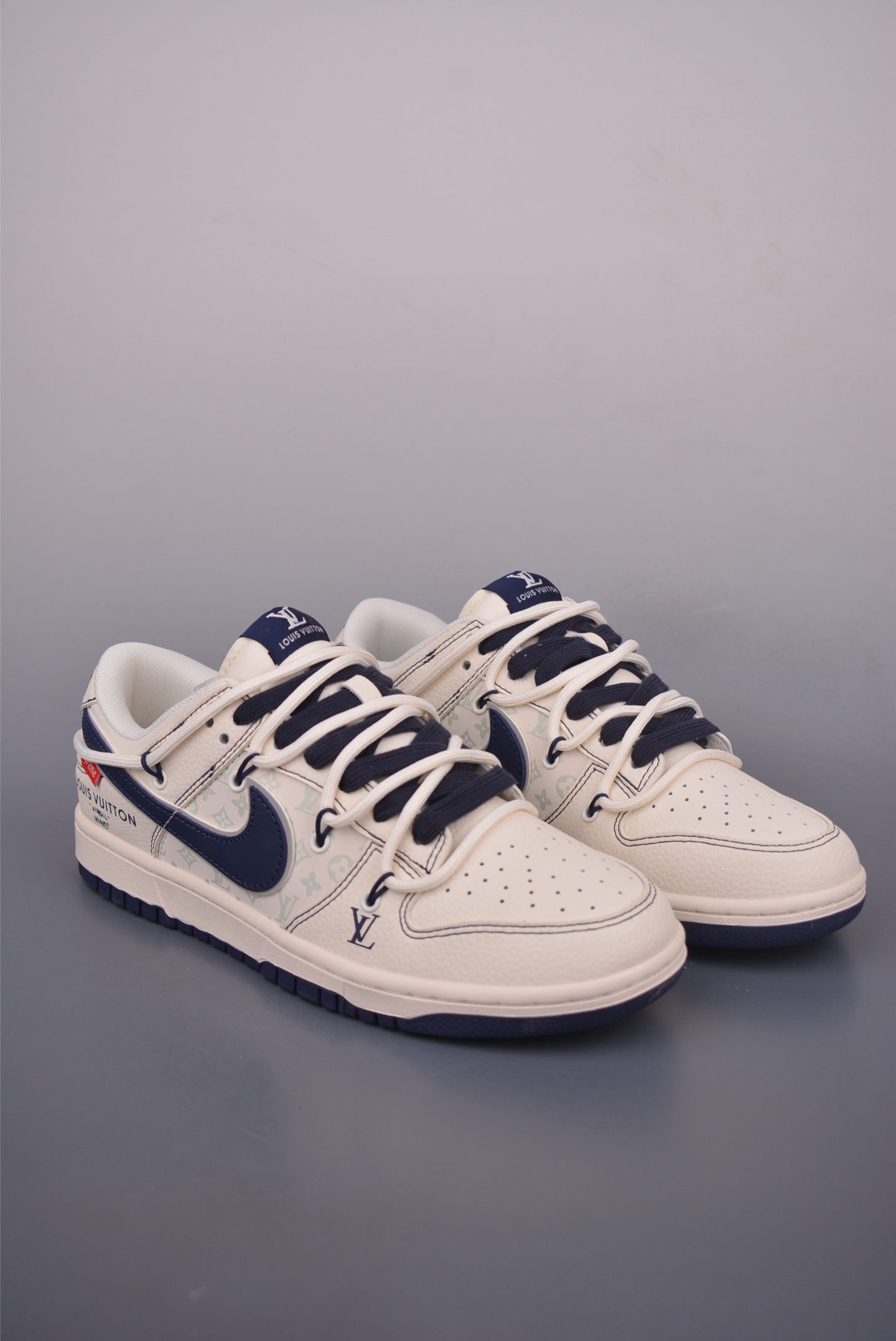 Louis Vuitton x Nike SB Dunk Low 