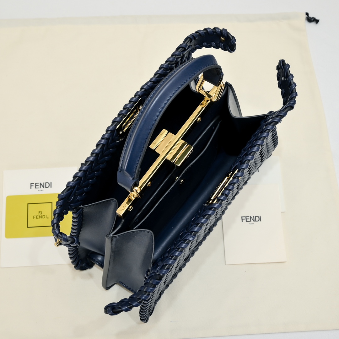 FENDI BAGUETTE Medium Handbag 3318
