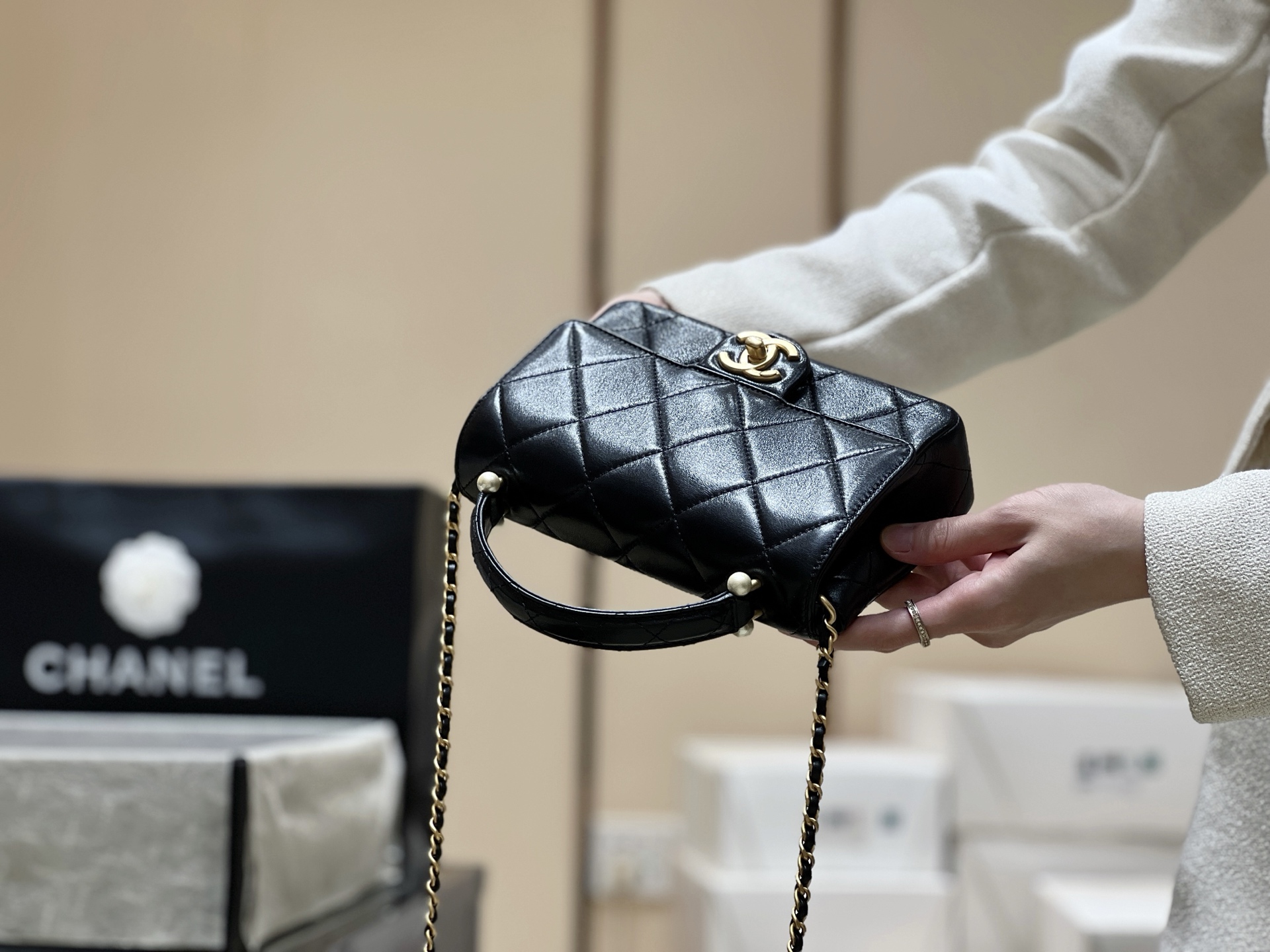 Chanel 25P Spring/Summer Preview Series Global Limited Pearl Handle Bag AS5399 00138