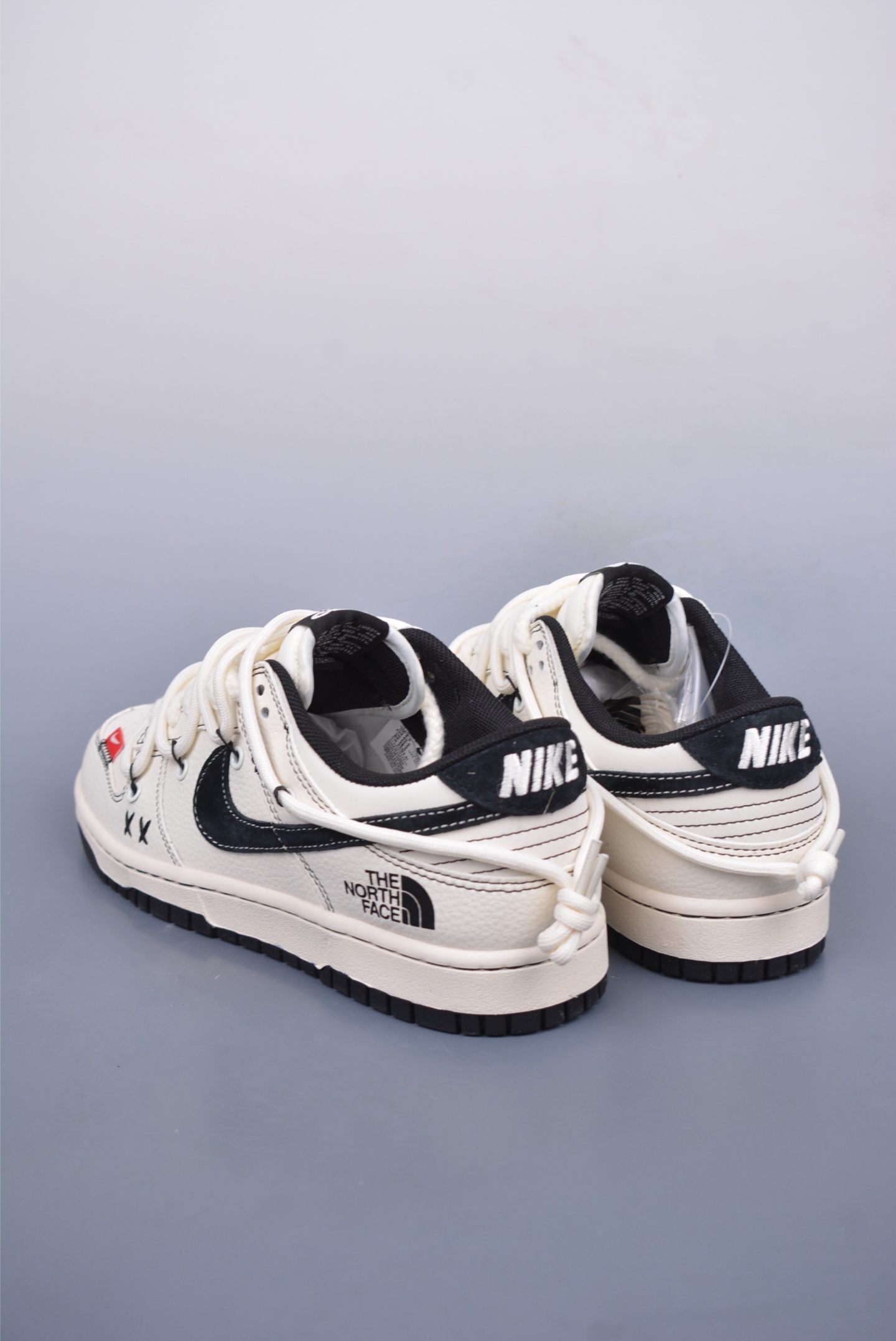 Supreme x Nike SB Dunk Low sneakers white and black YX5066-286