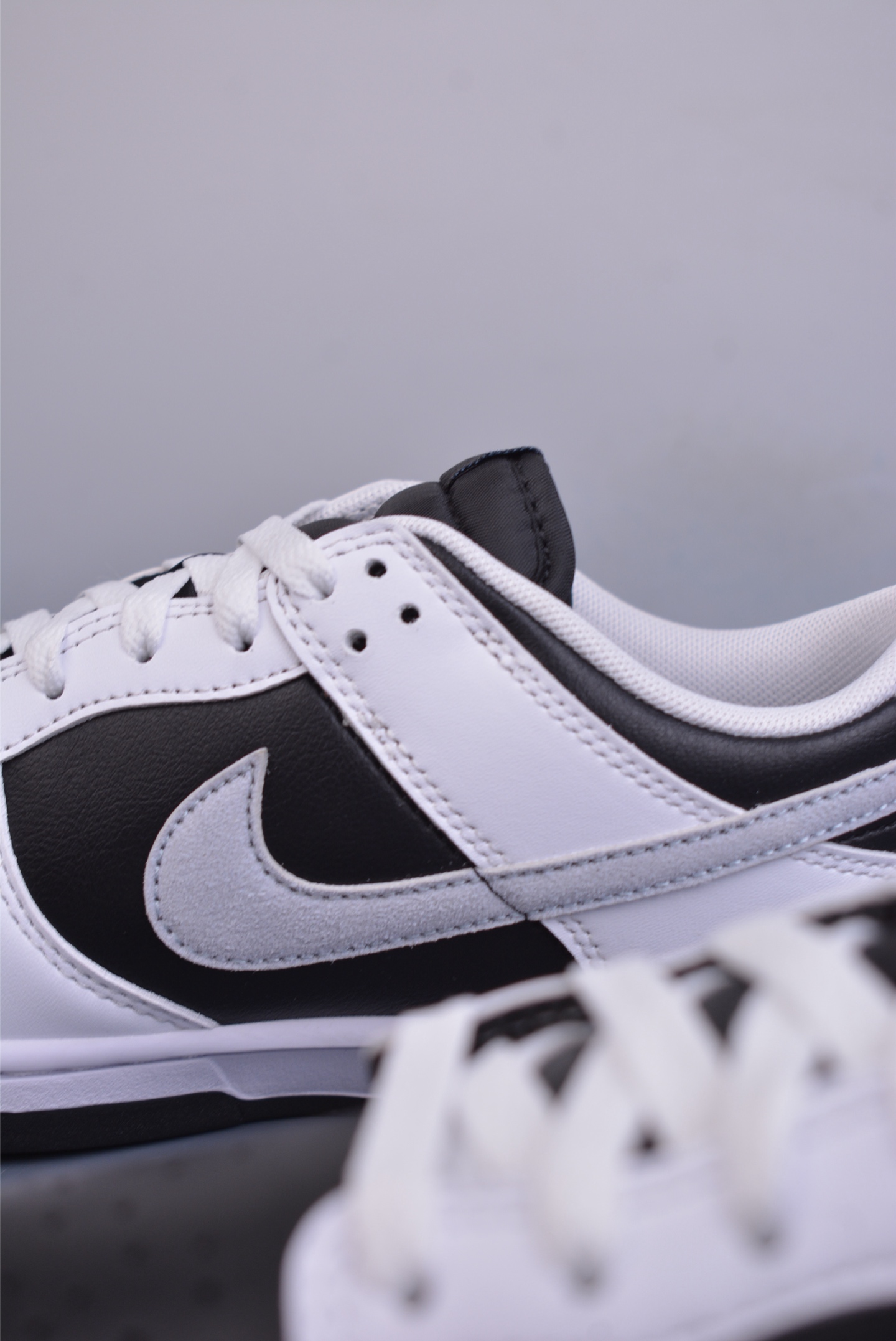 Nike SB Dunk Low sneakers white and black panda IB 4320-141