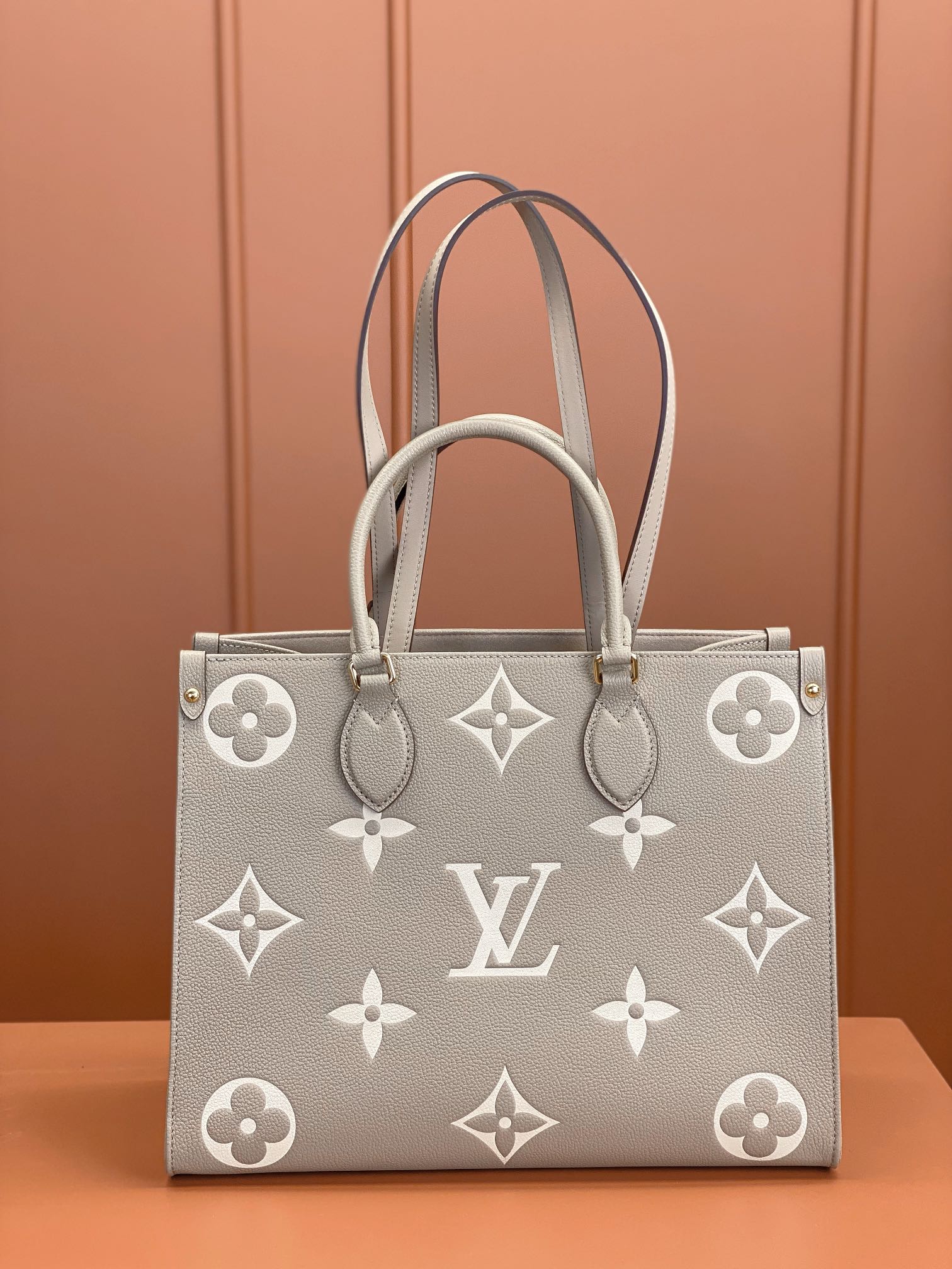 Louis Vuitton ONTHEGO Medium Handbag M45494