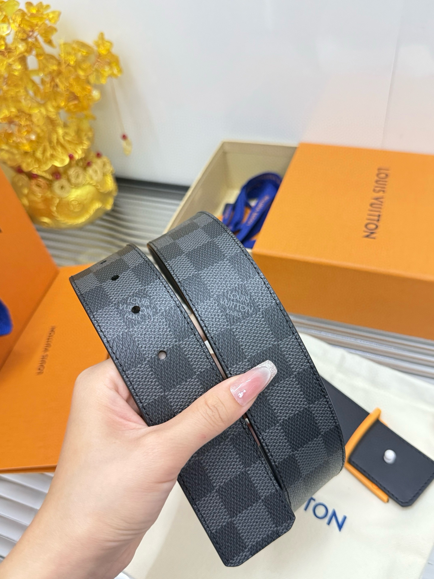 Louis Vuitton Classic Black Belt for Men, 4CM Width