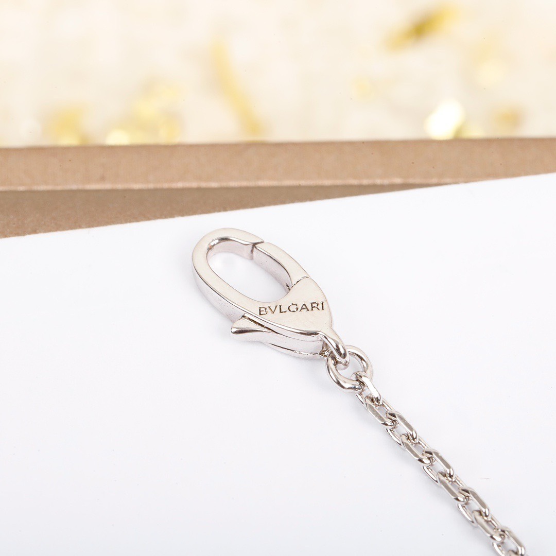 Bulgari DIVASDREAM fan-shaped diamond necklace
