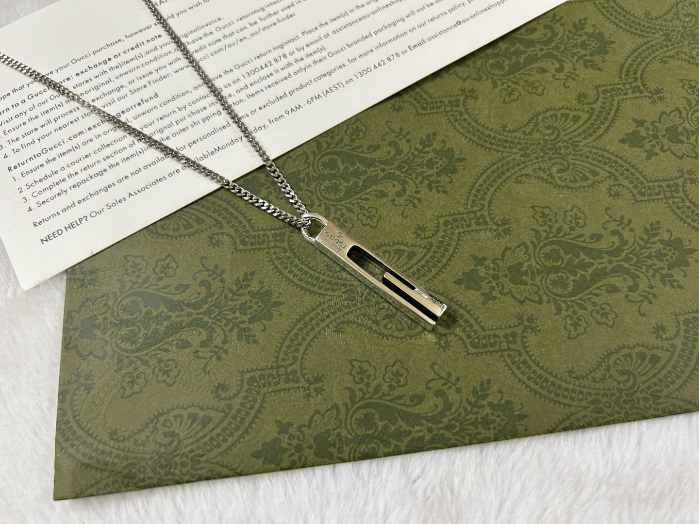 Gucci hollow bar necklace
