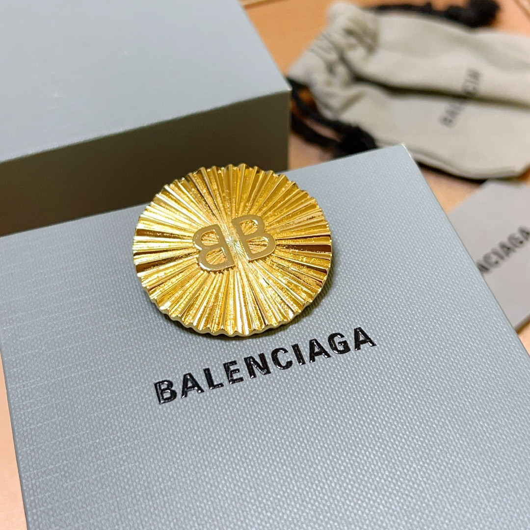 Balenciaga simple floral brooch