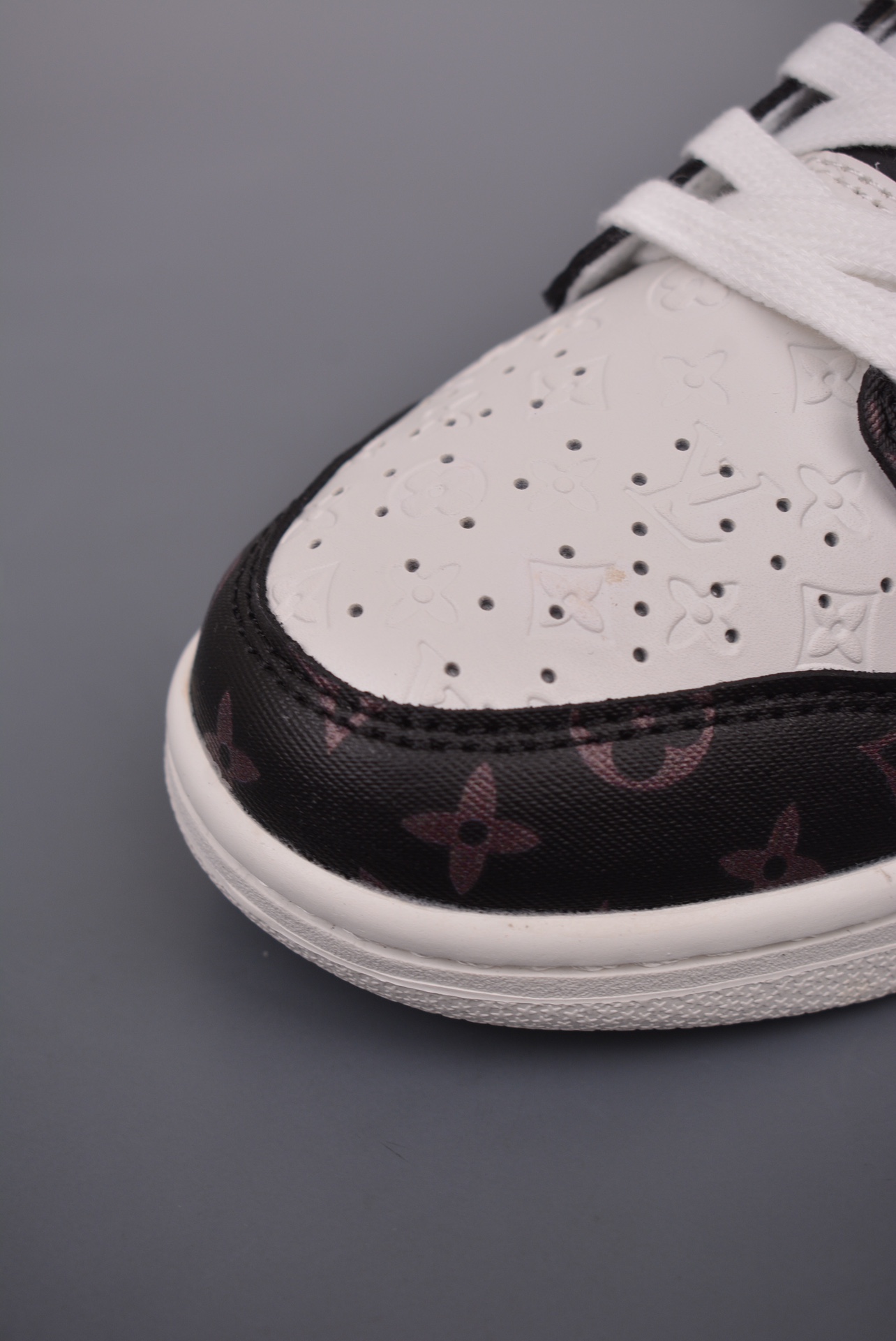 Louis Vuitton x Nike SB Dunk Low LV Monogram black, brown and white DQ1098-361