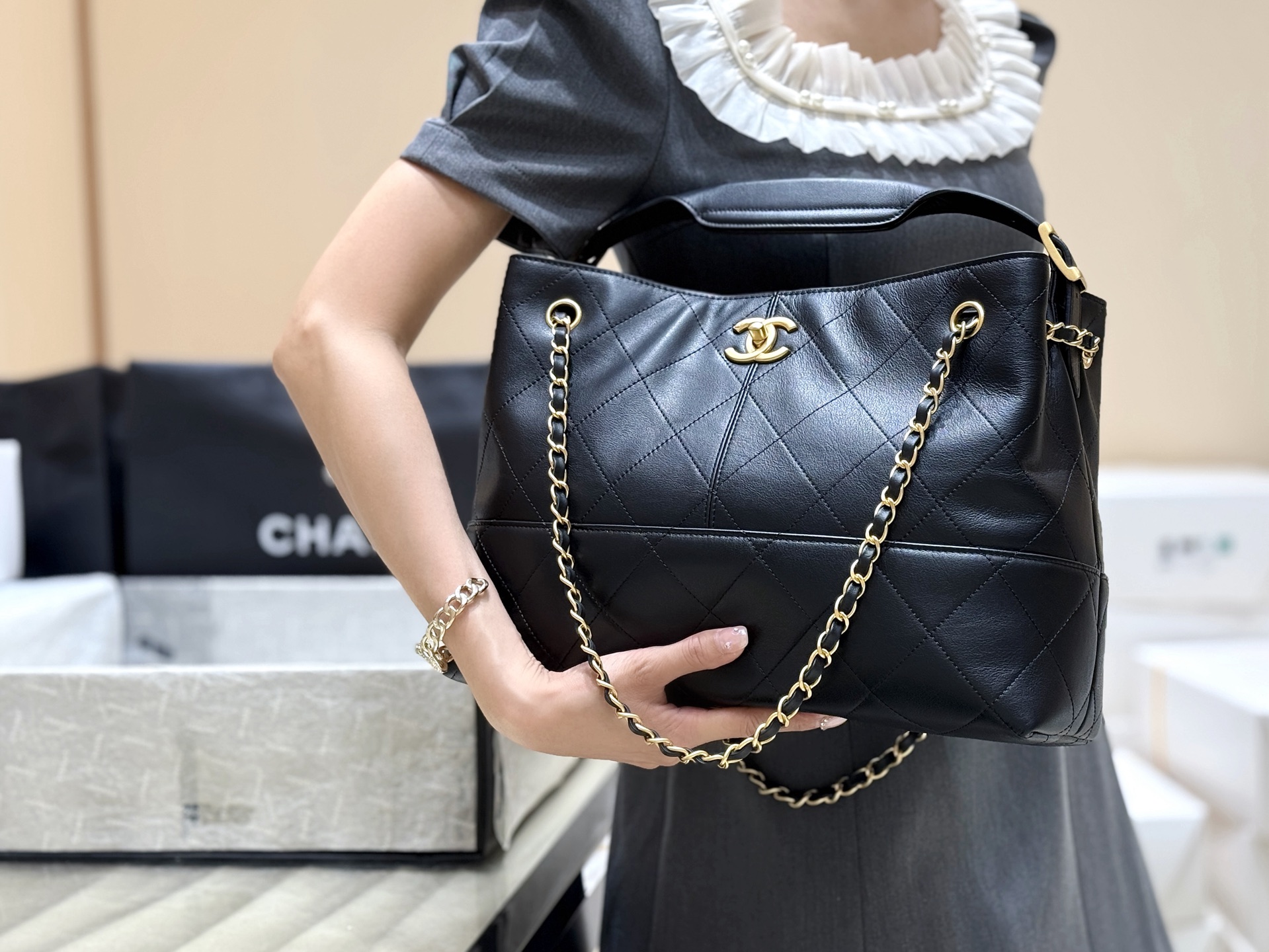 Chanel 25A High-end Handicraft Workshop Suede Colorblock Hobo AS5634 00158