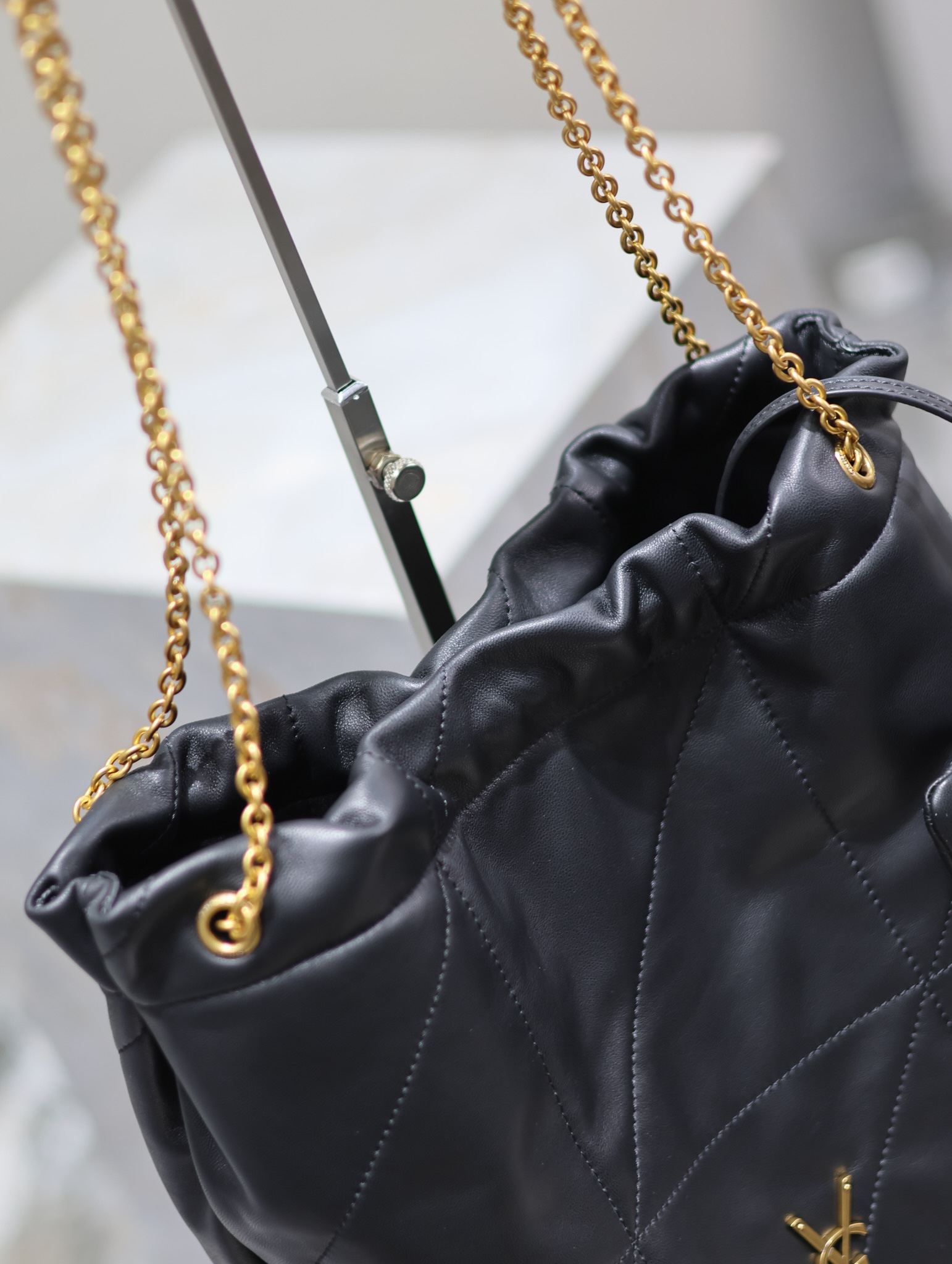 Yves Saint Laurent POCHON Handbag 781666
