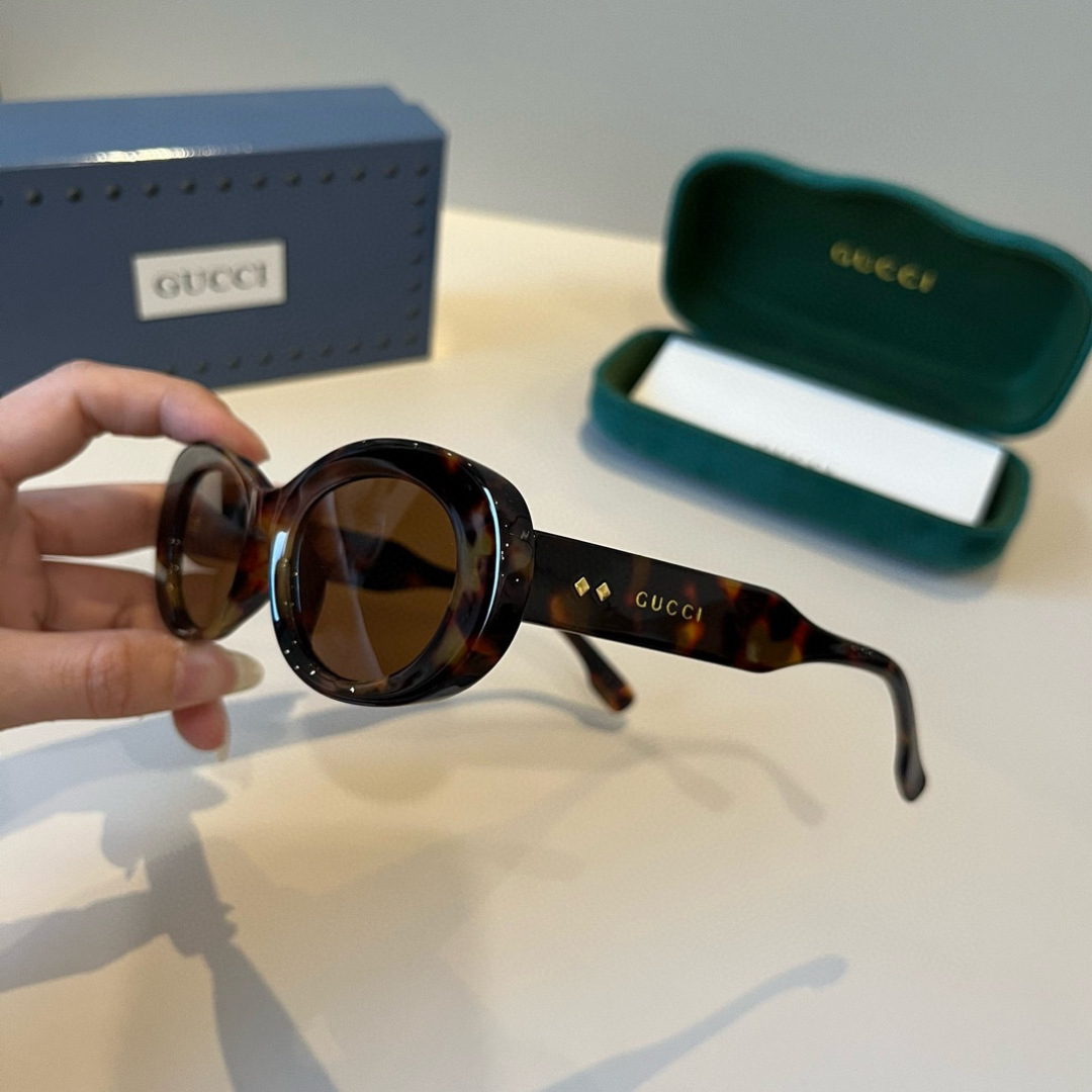 Gucci Round Frame Sunglasses