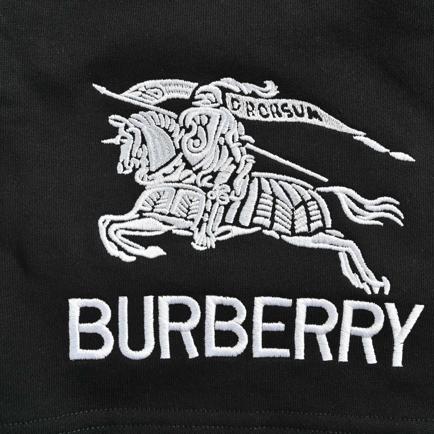 Burberry 25ss warhorse embroidered shorts