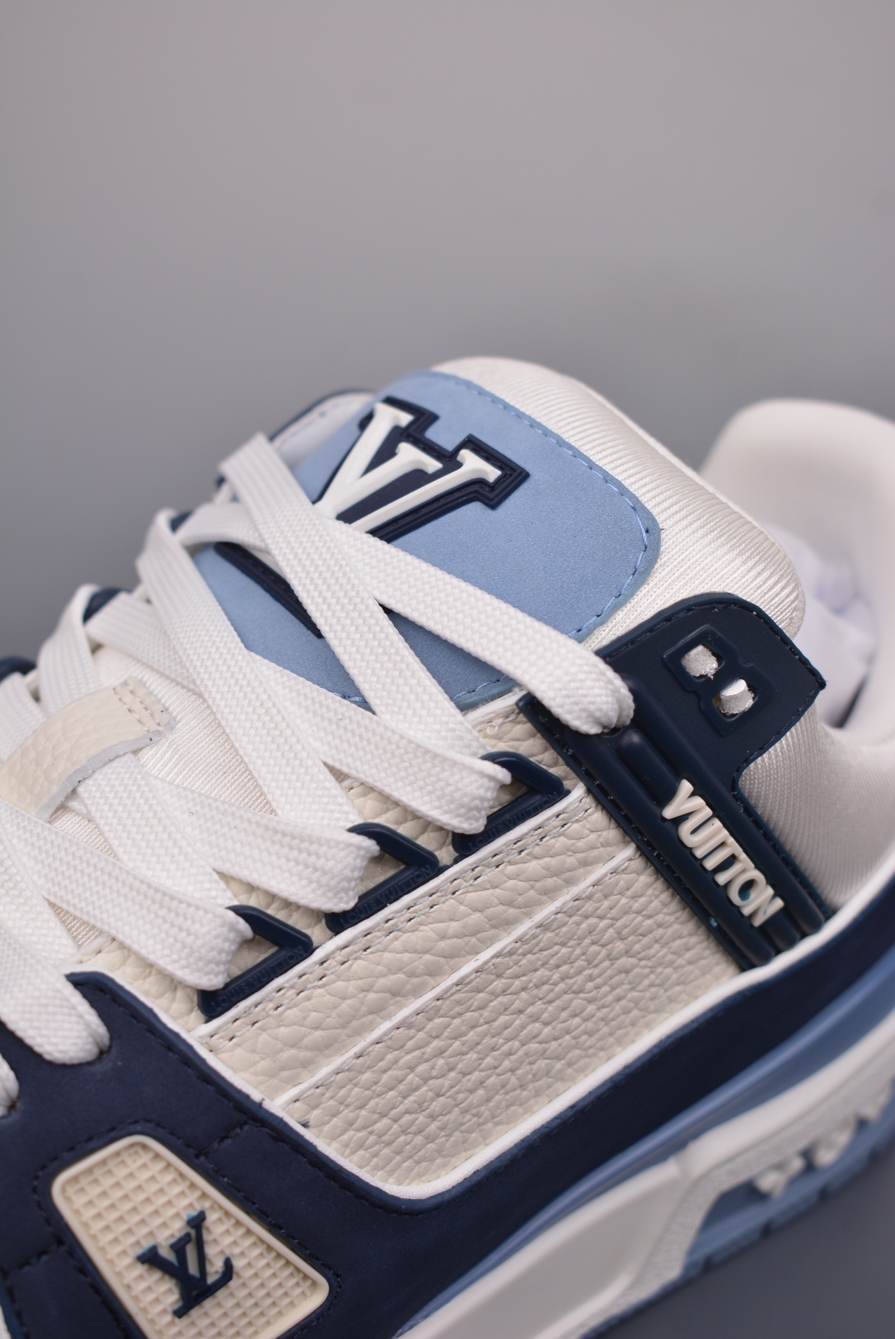 Louis Vuitton Trainer Sneaker Low Obsidian Blue and White 1ABLUP