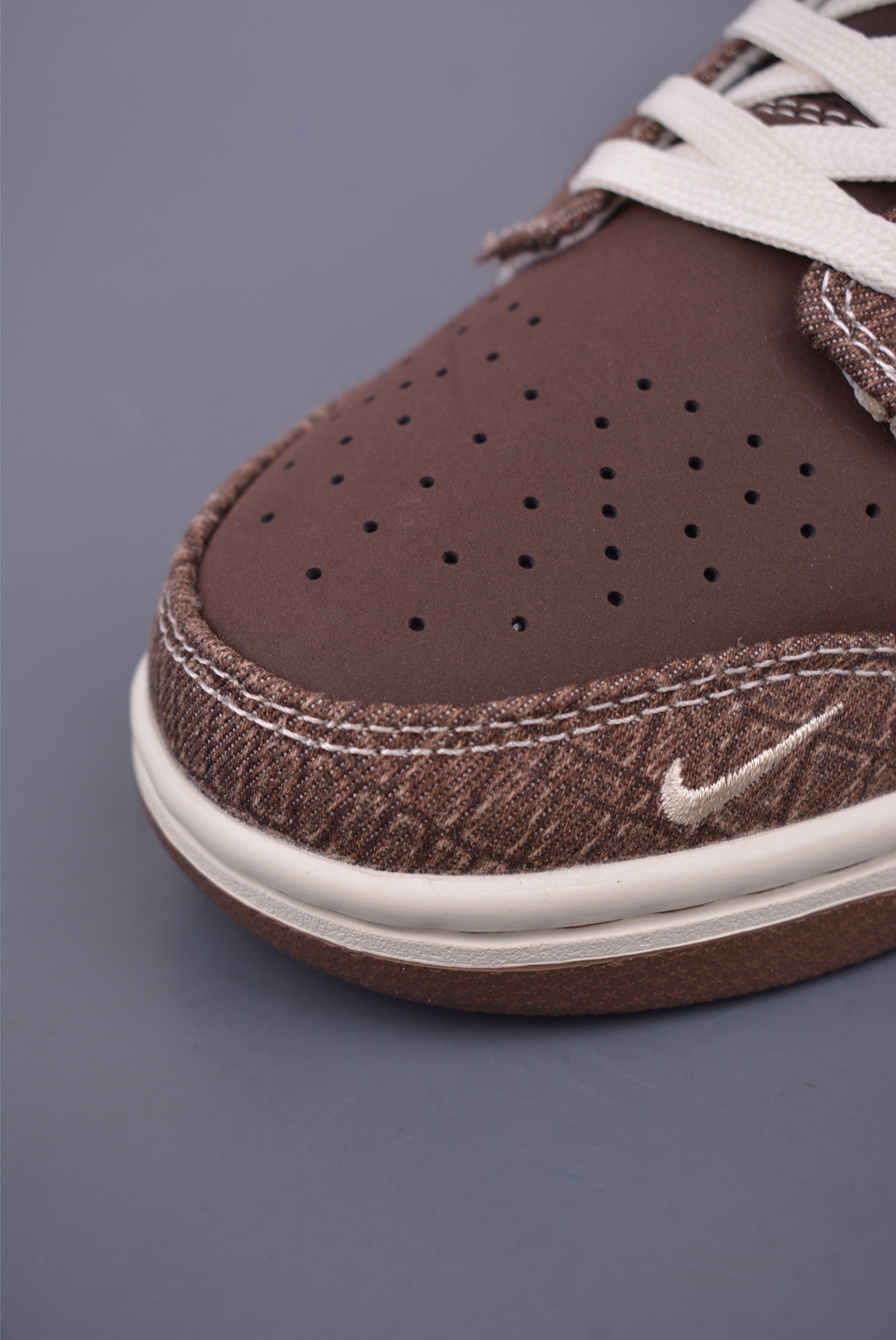 Nike SB Dunk Low sneakers 25 Year of the Snake Limited Edition Snake Denim Brown CH8311-112